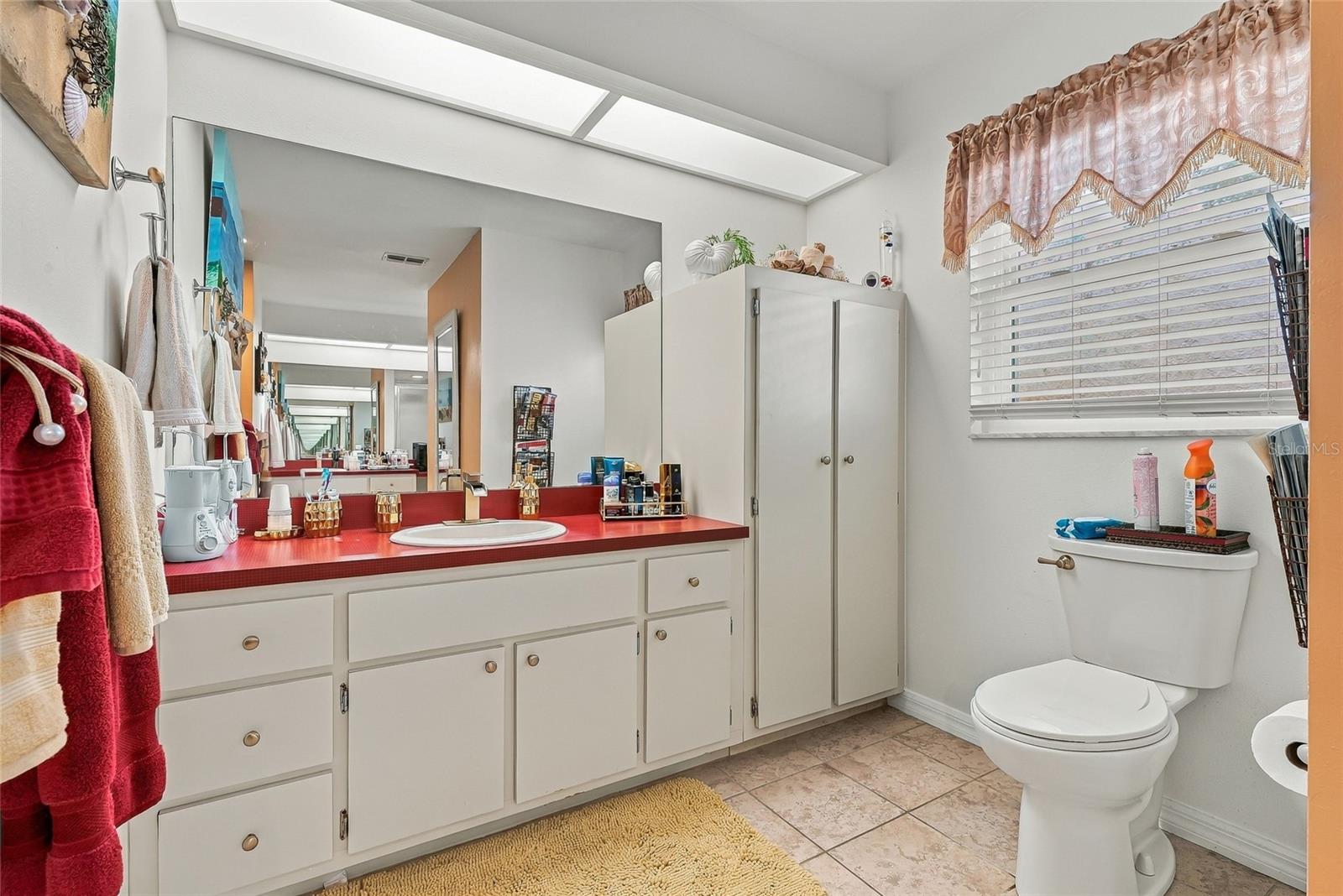 Master en-suite bathroom