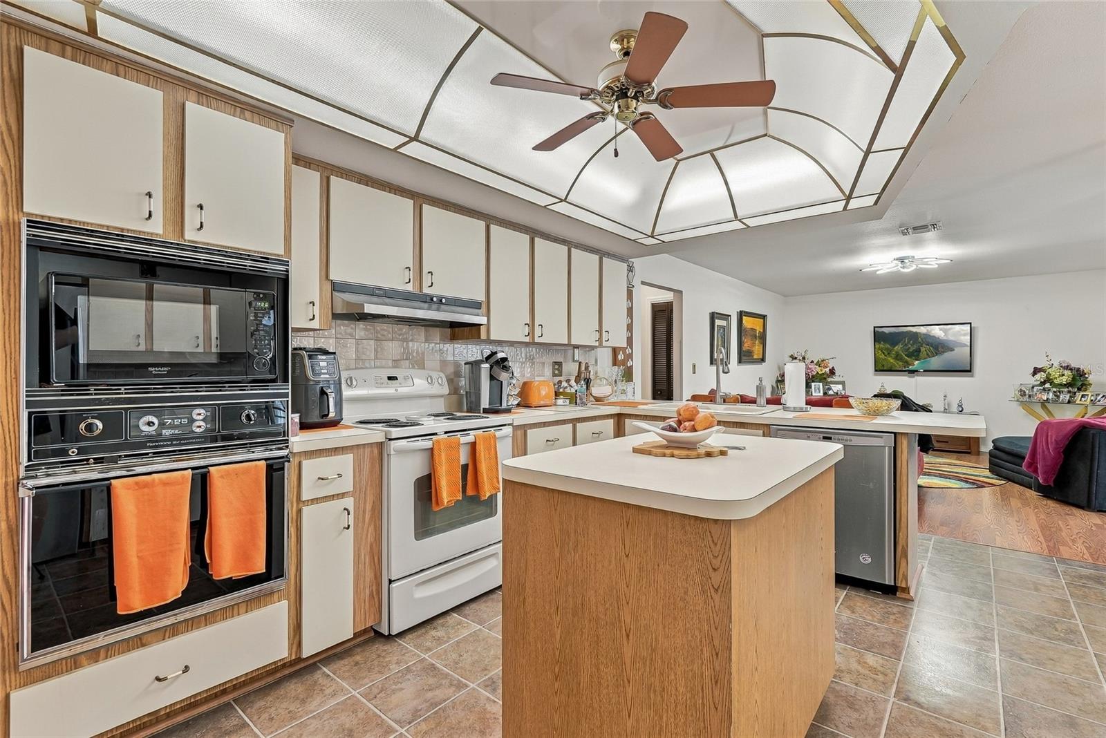 Spacious Kitchen with Built in Double Oven