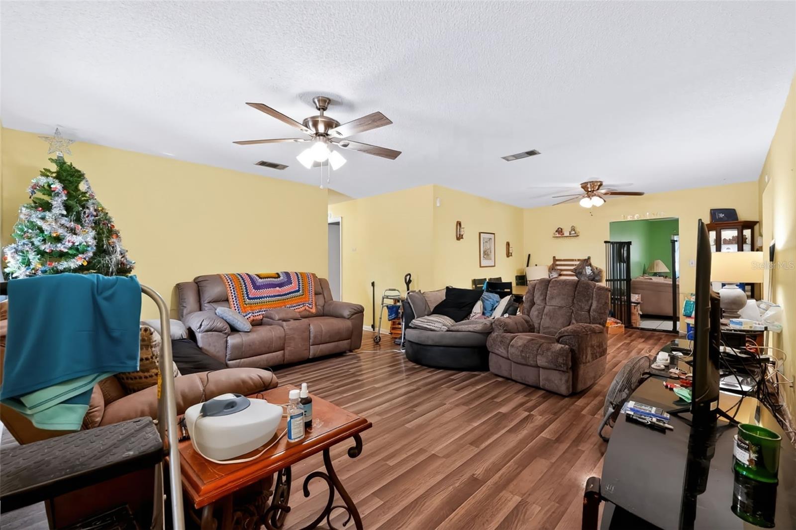 8399 79TH AVENUE, Seminole, FL 33777 8399 79TH AVENUE, Seminole, FL 33777