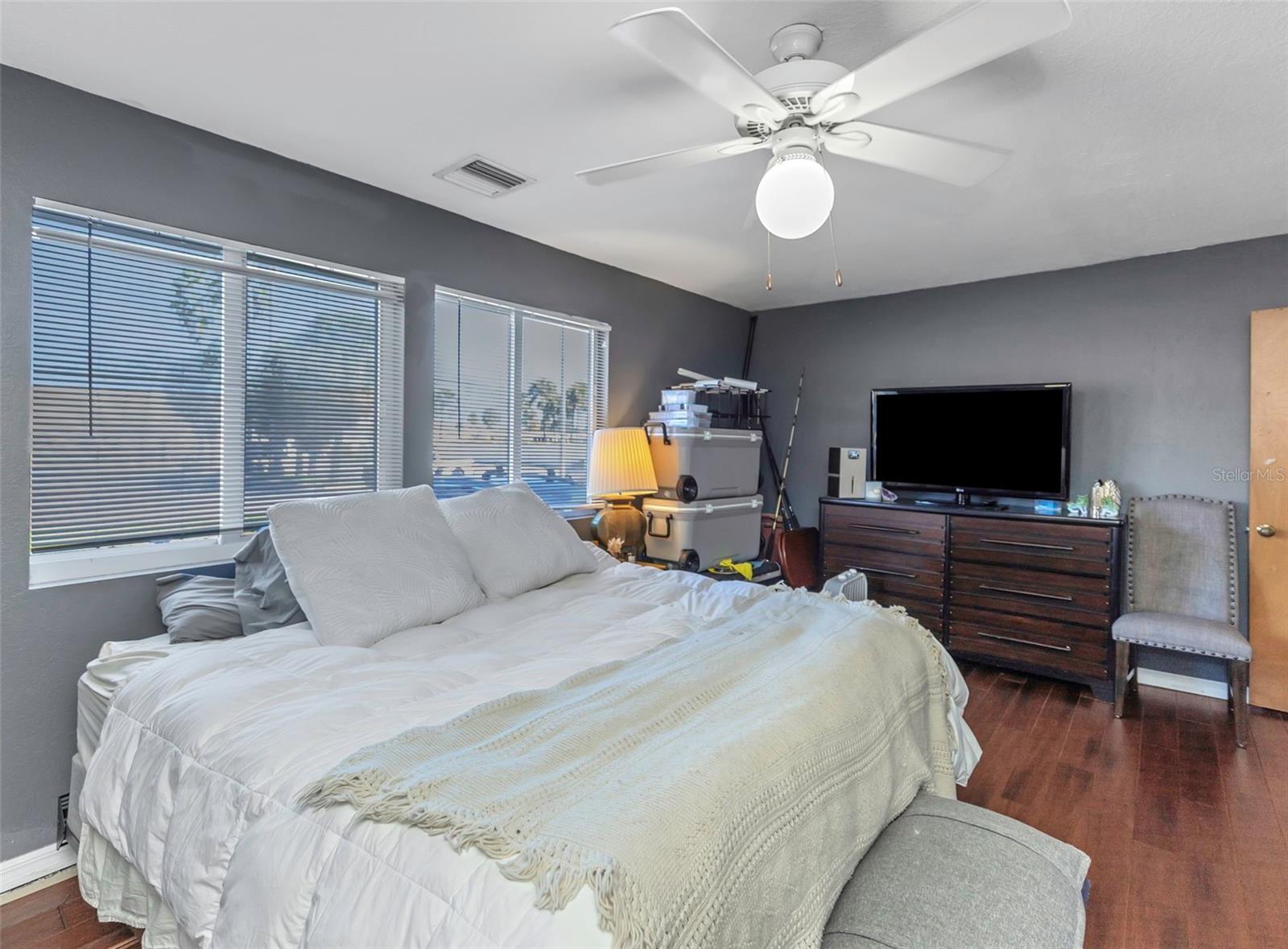 780 N MISSOURI AVENUE, Largo, FL 33770