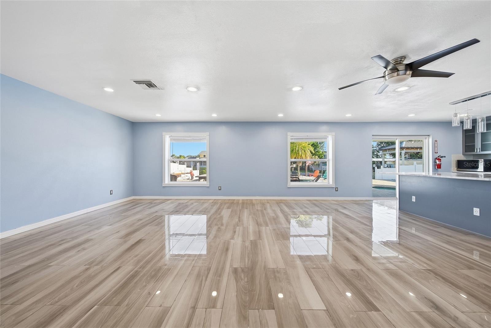 10717 DONBRESE AVENUE, Tampa, FL 33615 10717 DONBRESE AVENUE, Tampa, FL 33615