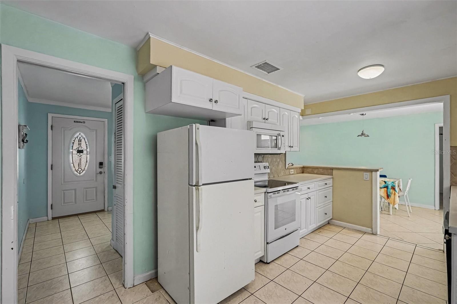 13570 99TH AVENUE N, Seminole, FL 33776