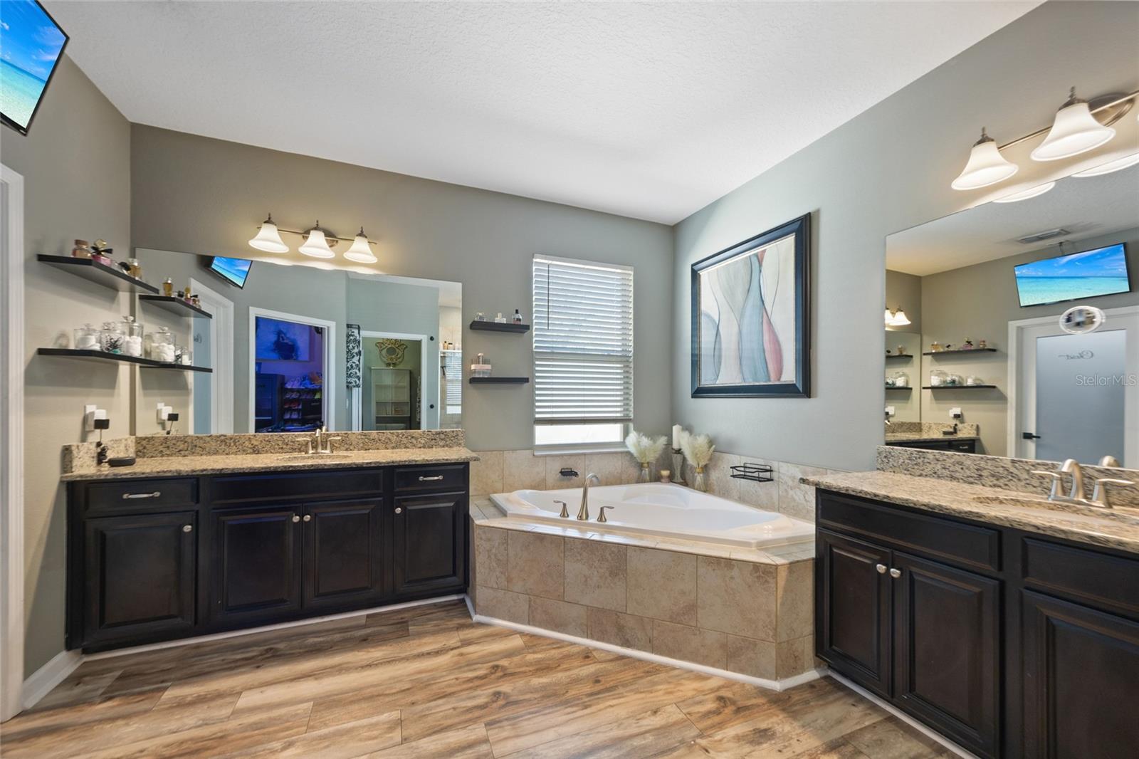 Split Vanities! How nice!