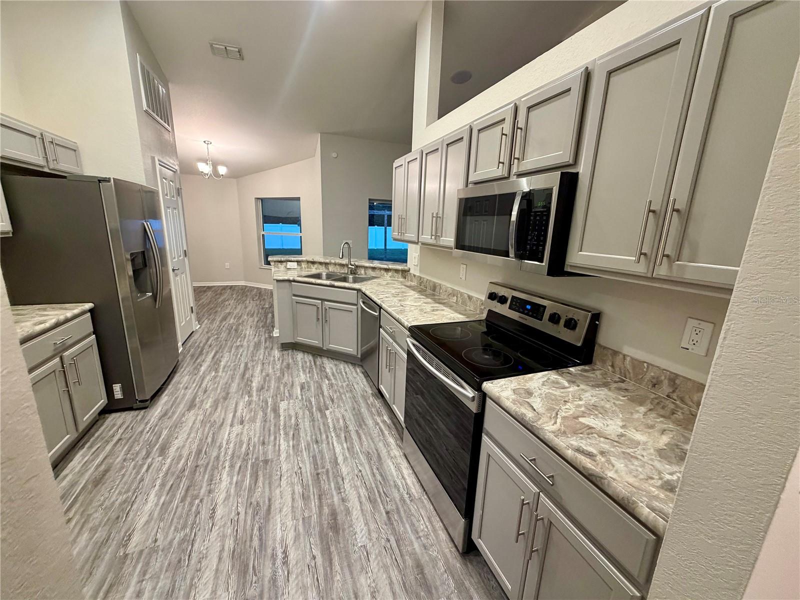 8202 WILDER LOOP, Lakeland, FL 33809 8202 WILDER LOOP, Lakeland, FL 33809