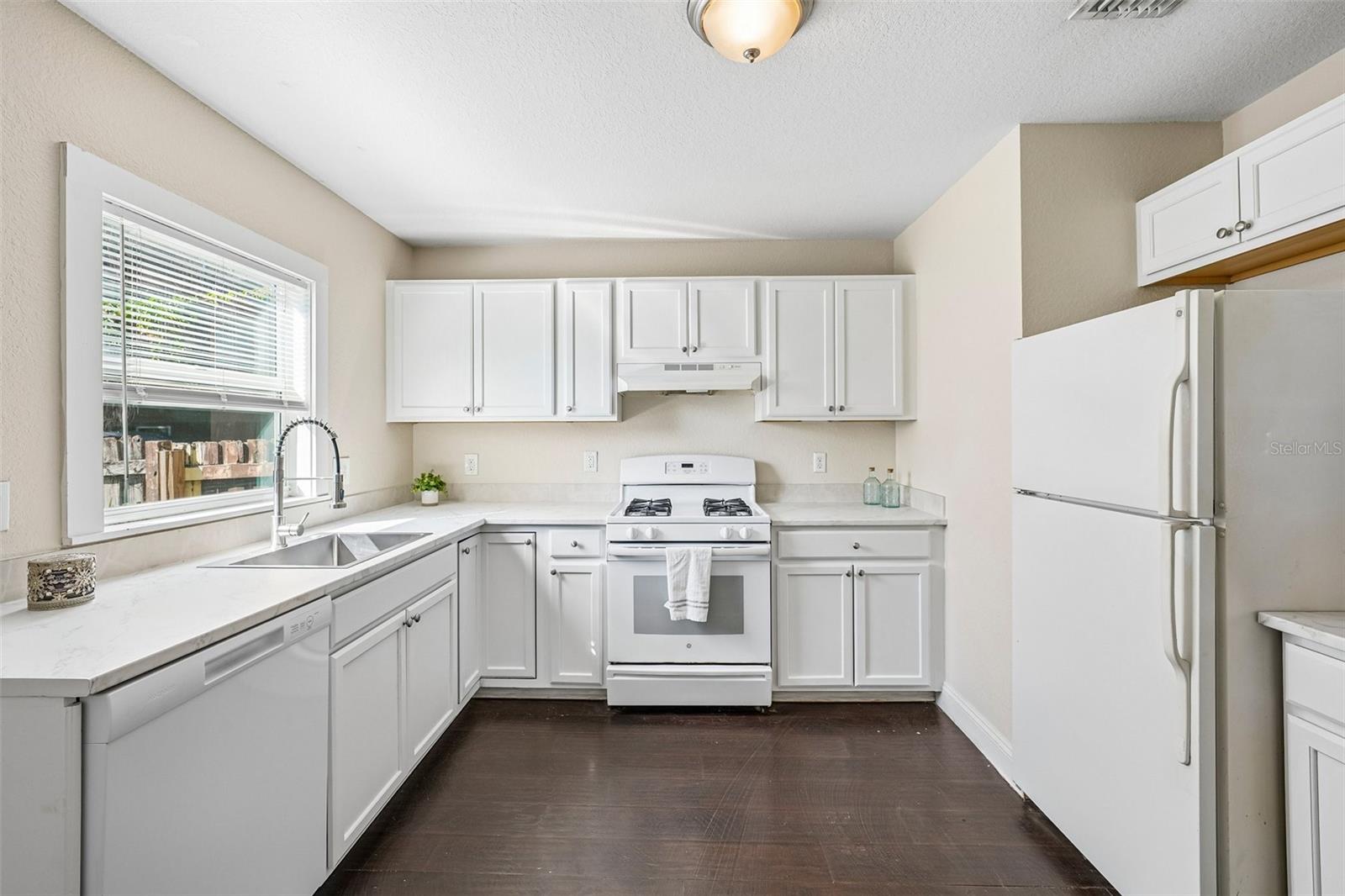 1646 28TH AVENUE N, St Petersburg, FL 33713