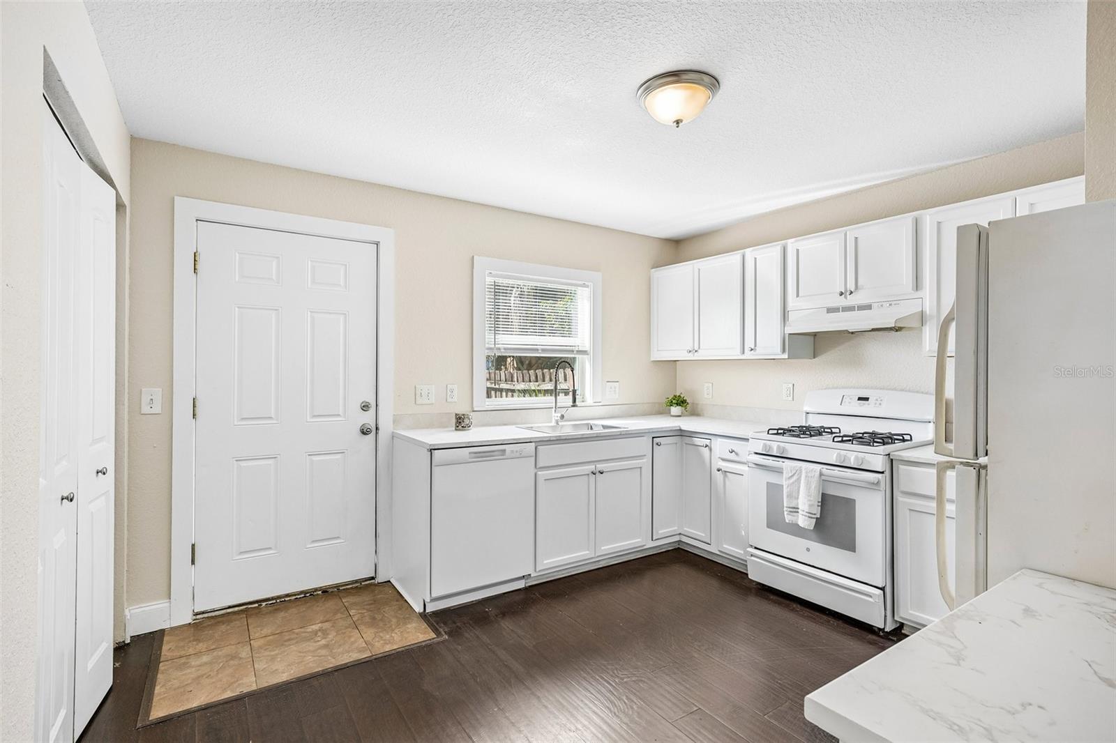 1646 28TH AVENUE N, St Petersburg, FL 33713