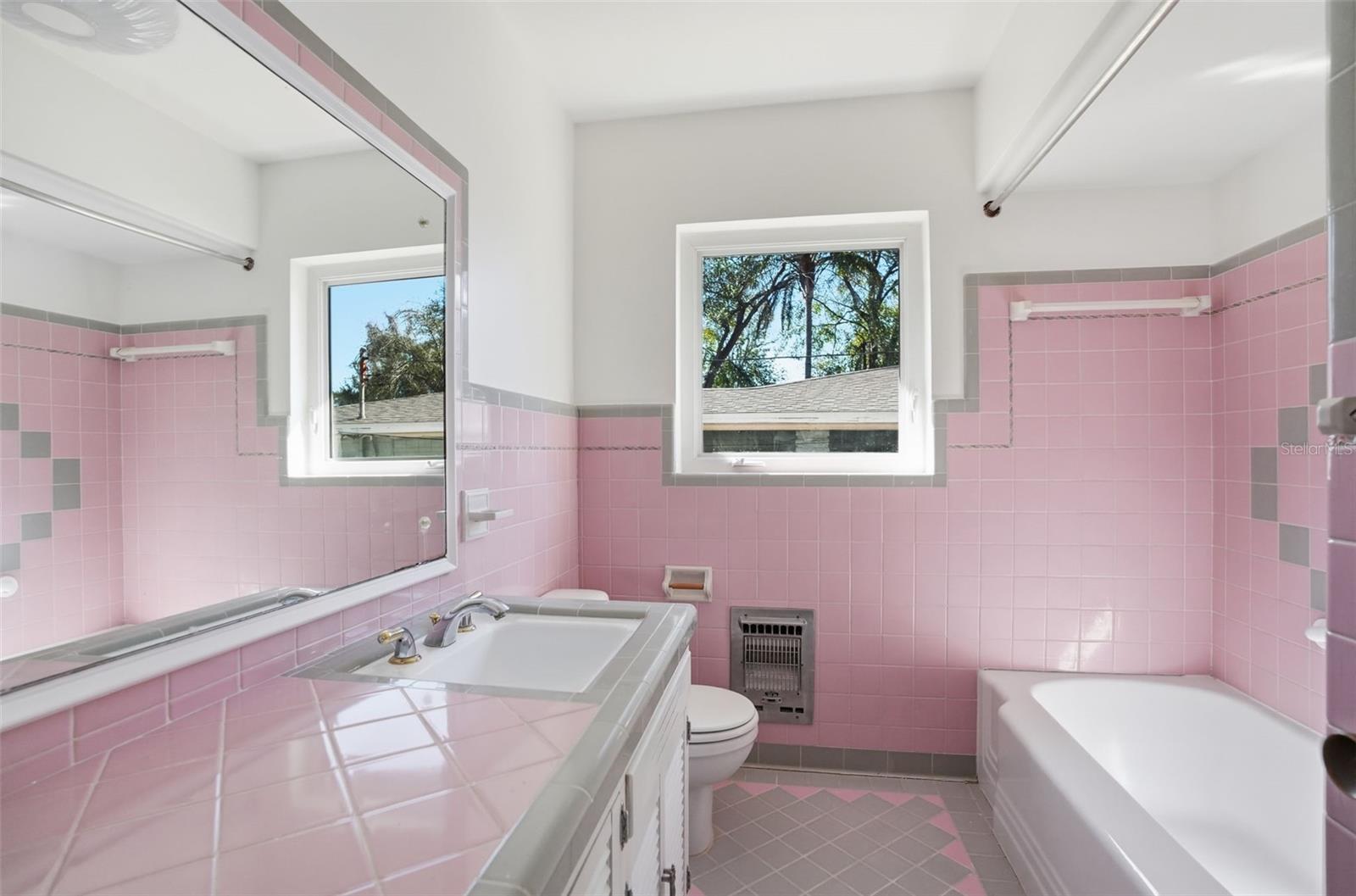 2812 N MUNRO STREET, Tampa, FL 33602