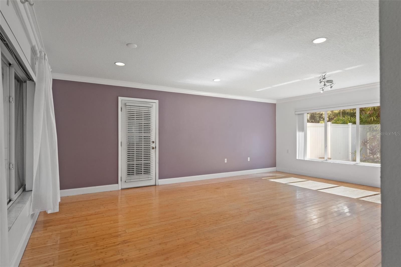2725 N MYRTLE AVENUE, Tampa, FL 33602