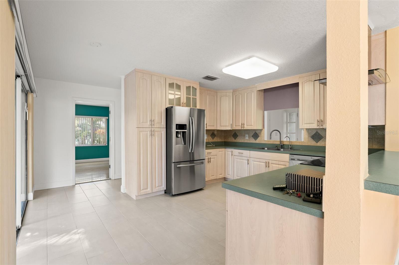 2725 N MYRTLE AVENUE, Tampa, FL 33602