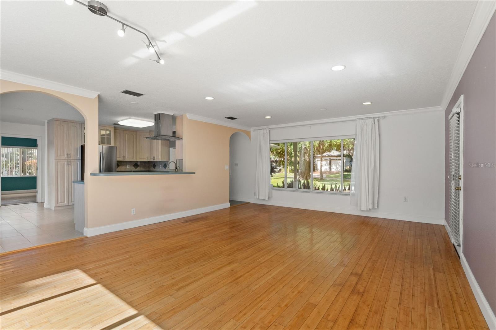 2725 N MYRTLE AVENUE, Tampa, FL 33602