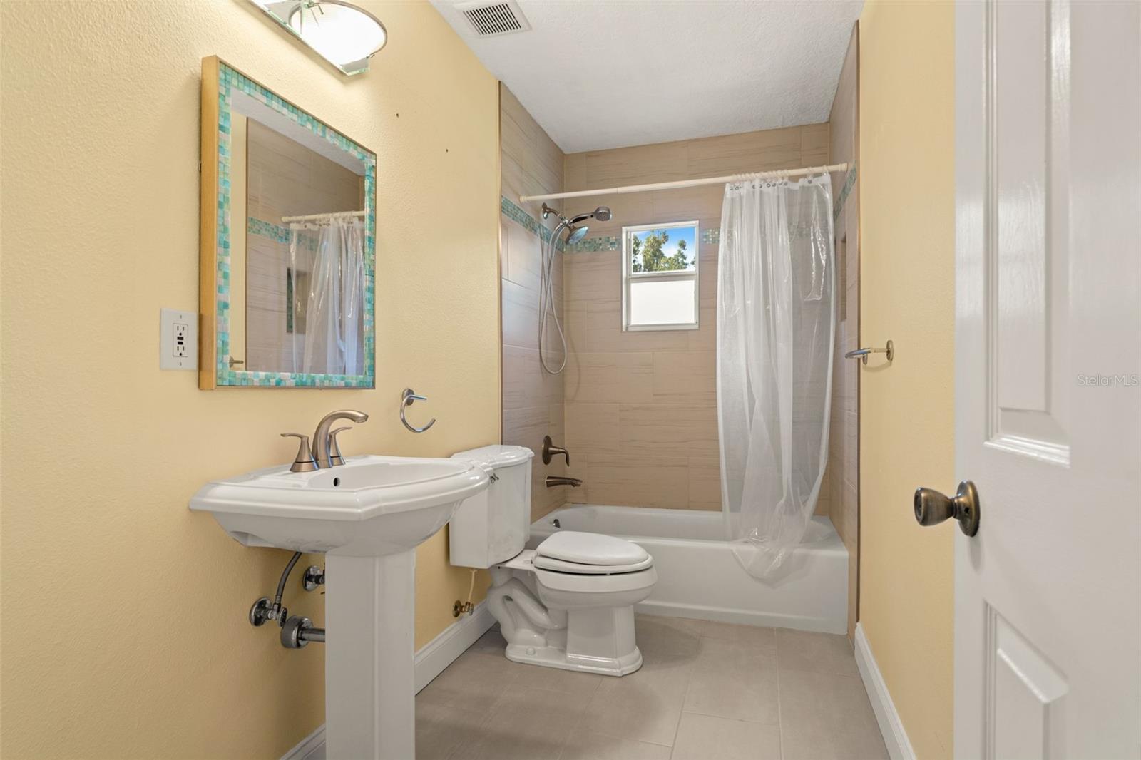 2725 N MYRTLE AVENUE, Tampa, FL 33602
