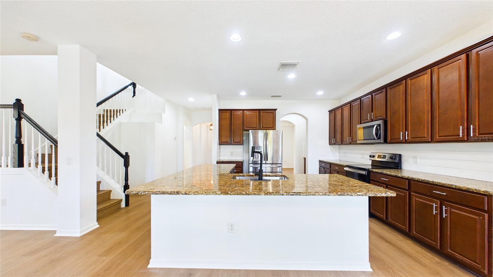32033 GARDEN ALCOVE LOOP, Wesley Chapel, FL 33545