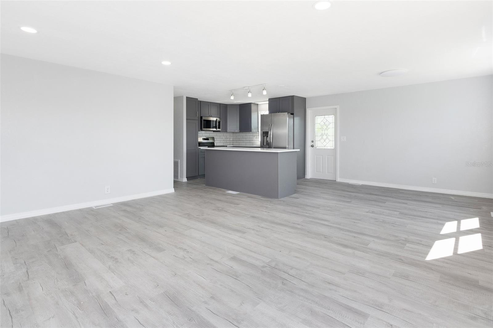 Livingroom facing kitchen island
