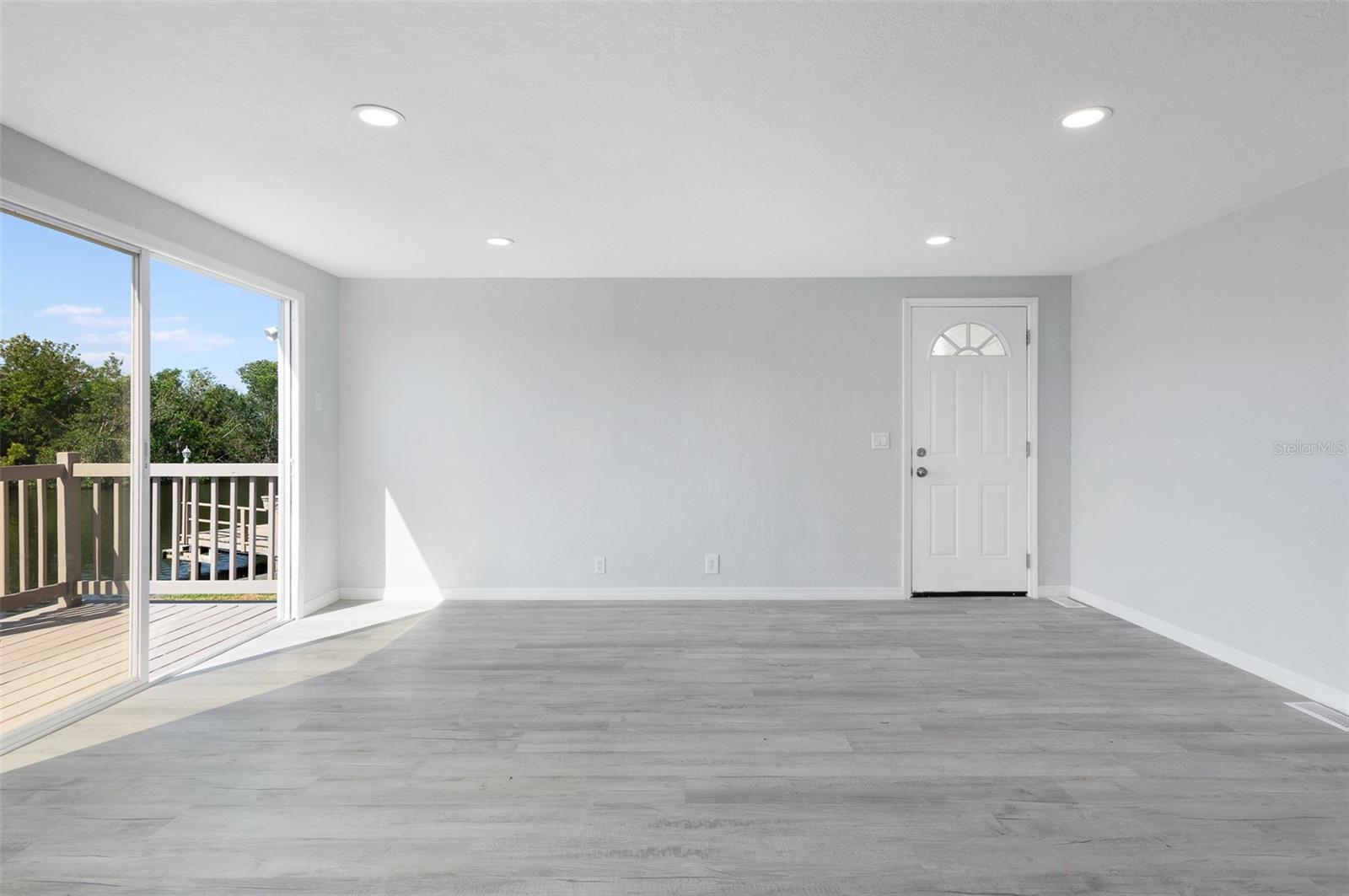 Diningroom facing west waterview