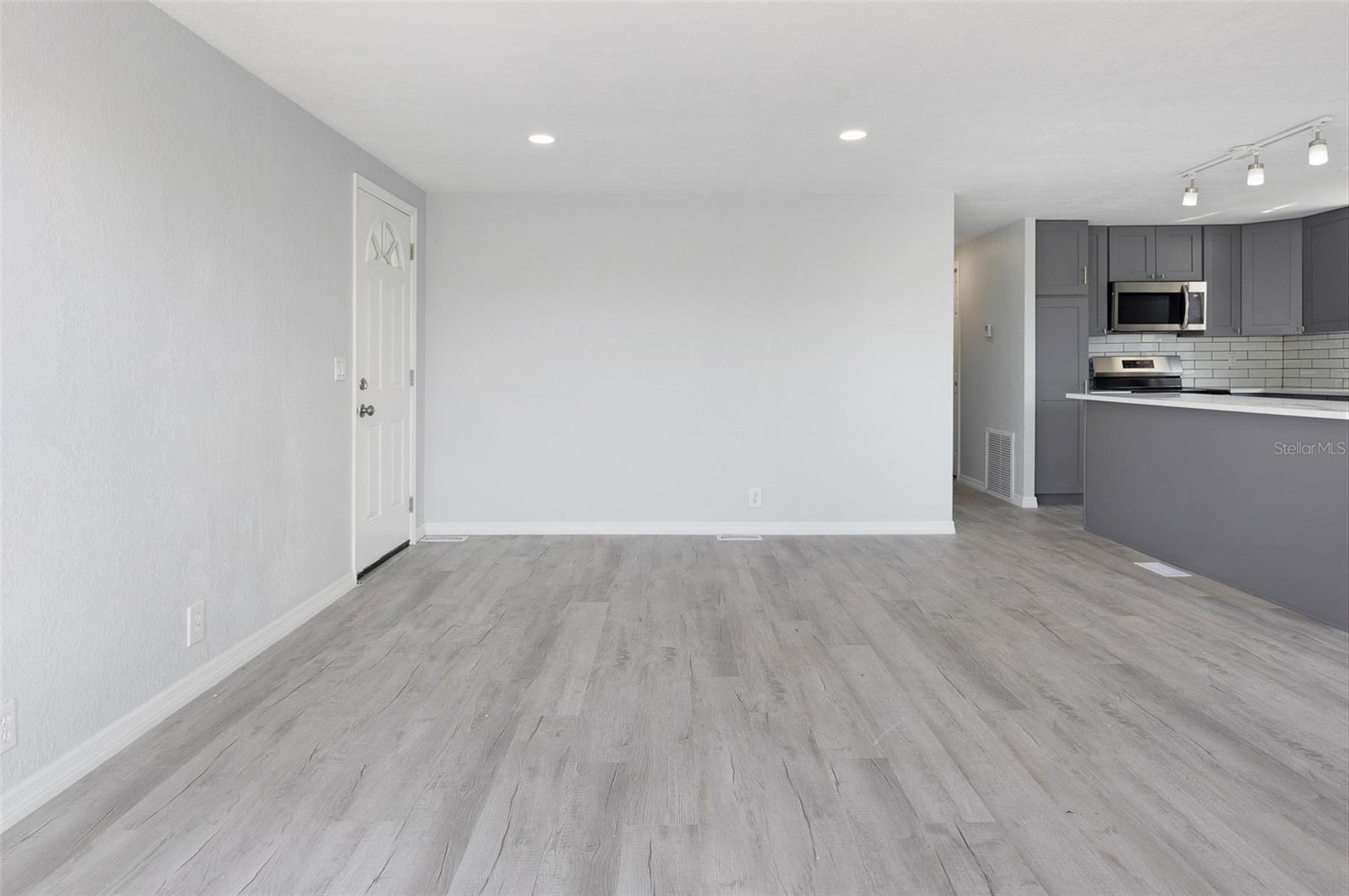 Livingroom facing front