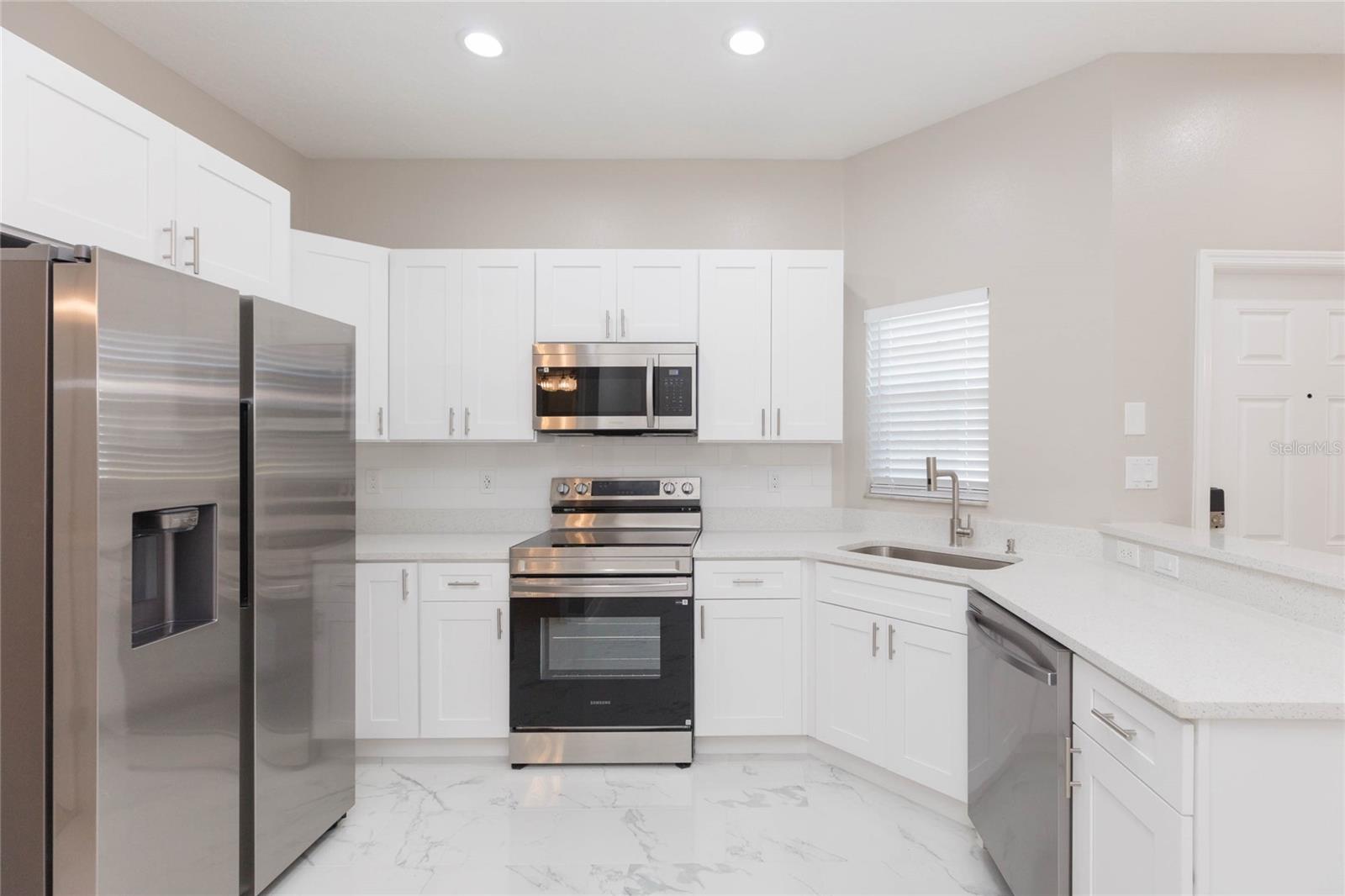 12851 KINGS CROSSING DRIVE, Gibsonton, FL 33534