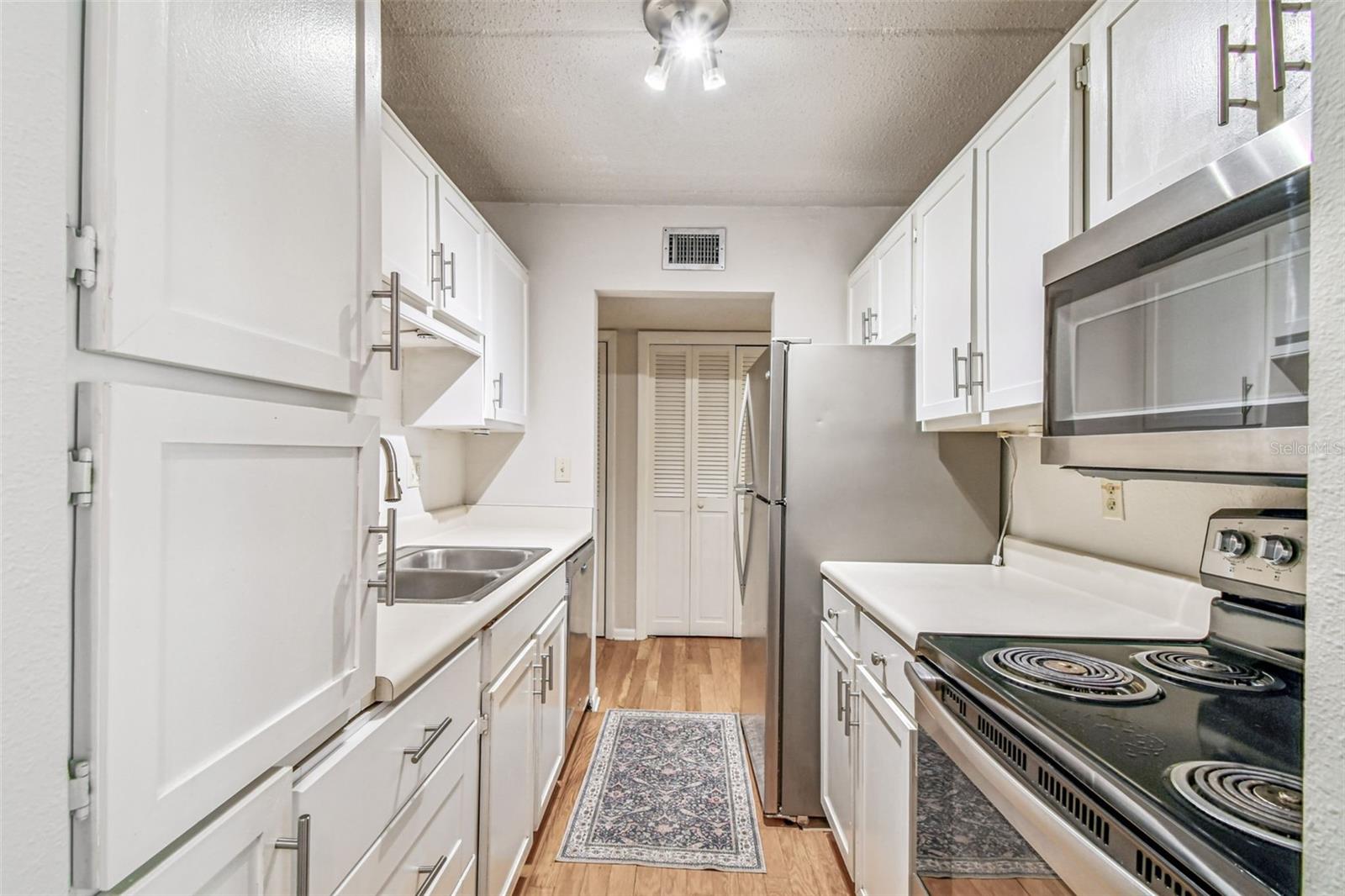 3325 BAYSHORE BOULEVARD, #B37, Tampa, FL 33629 3325 BAYSHORE BOULEVARD, #B37, Tampa, FL 33629