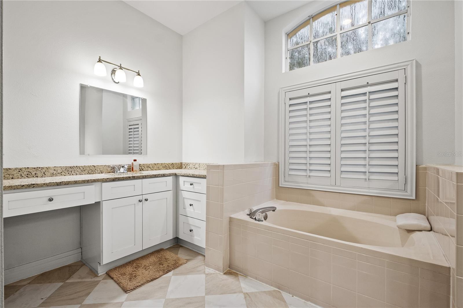 8612 SWANN RIDGE COURT, Tampa, FL 33647