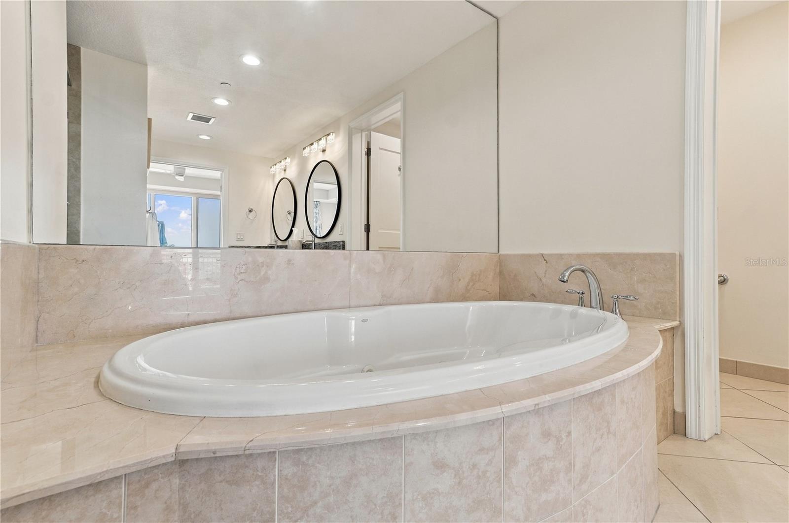 Garden tub