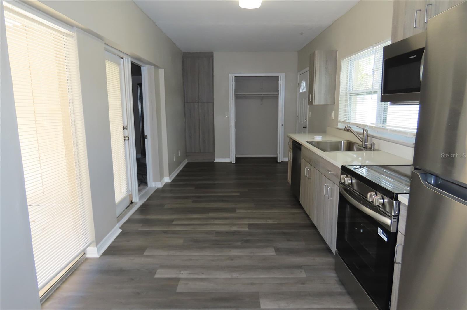 1503 GARDEN AVENUE, Tarpon Springs, FL 34689