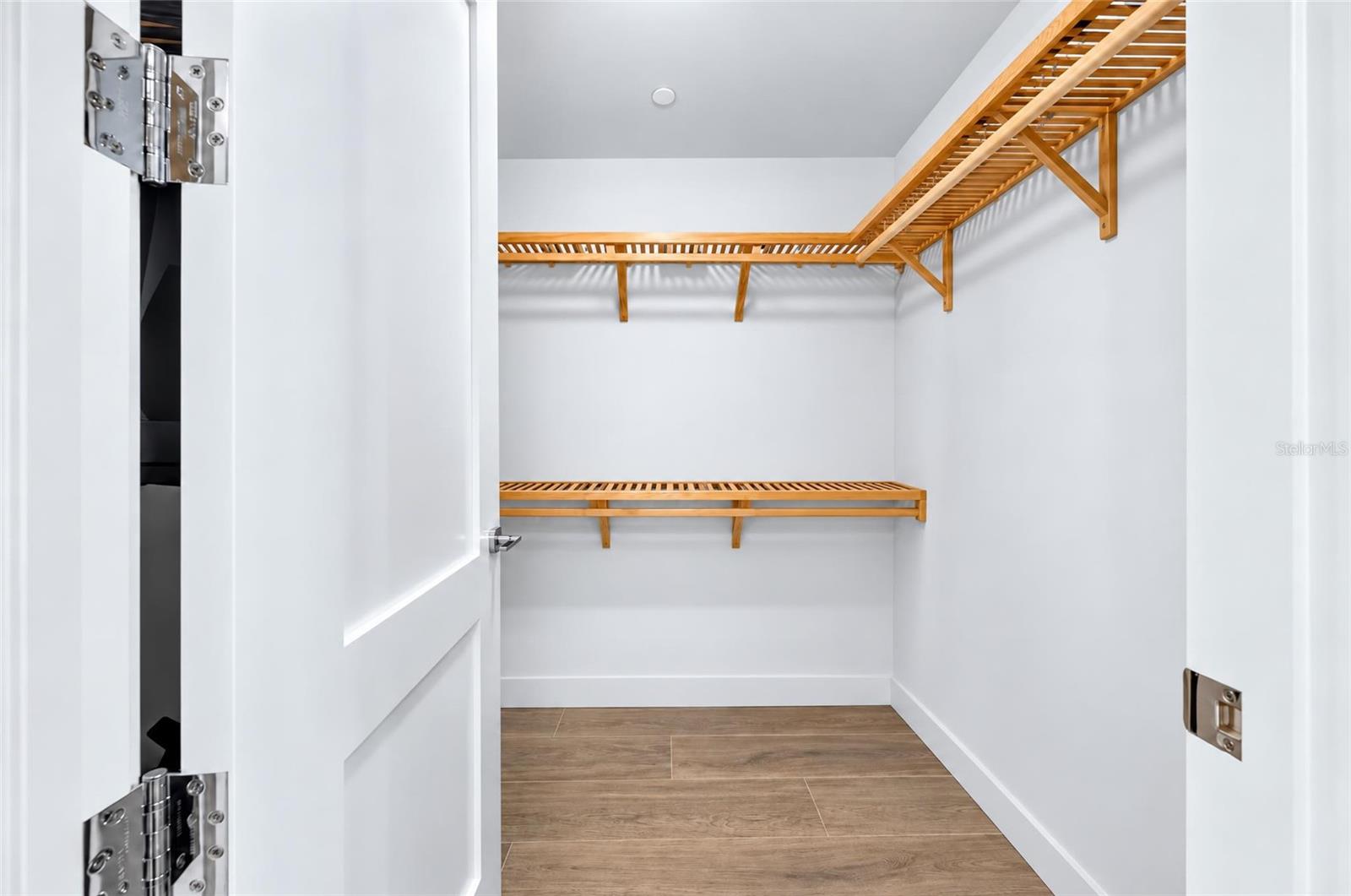 Primary Walk-in Right Side