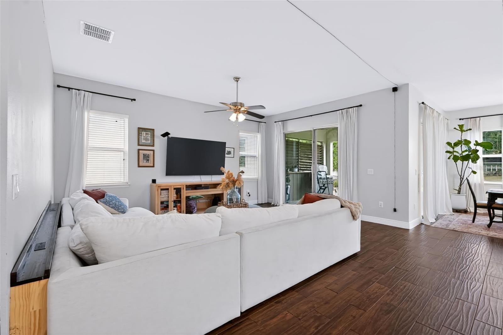 313 ROXBURY CROSSING COURT, Valrico, FL 33594