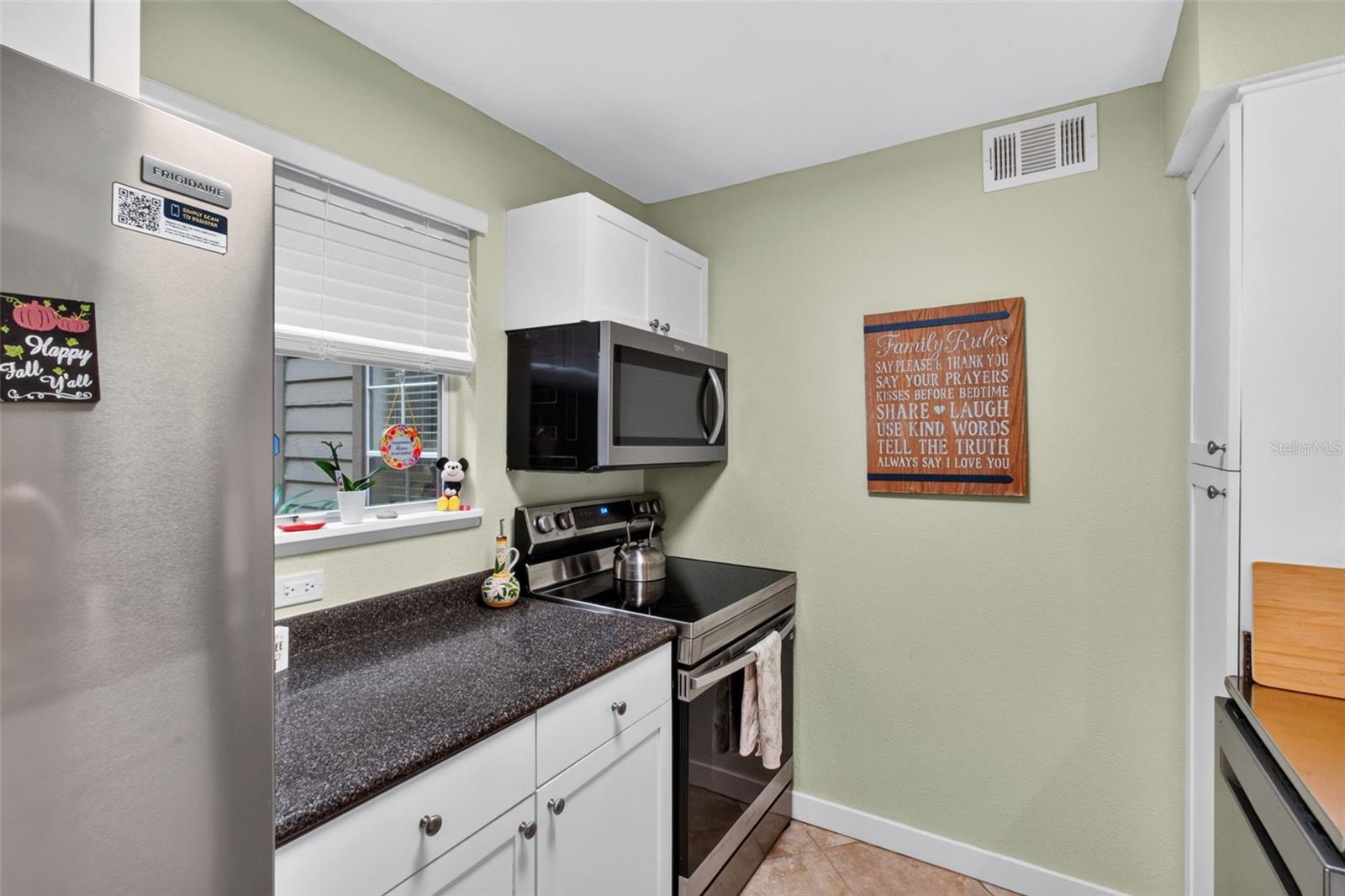 Kitchen, all new stainless steel appliances