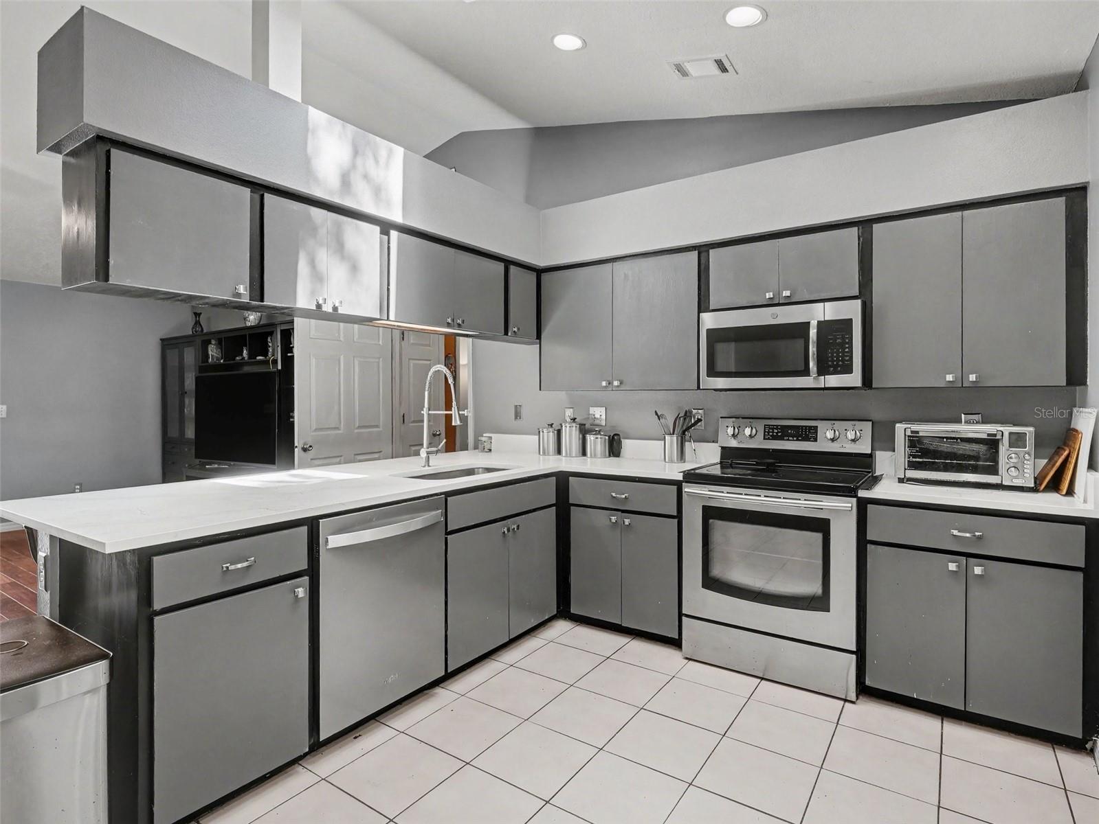 8010 55TH STREET E, Palmetto, FL 34221