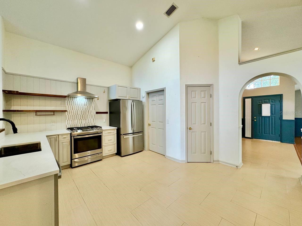 6748 WATERTON DRIVE, Riverview, FL 33578 6748 WATERTON DRIVE, Riverview, FL 33578