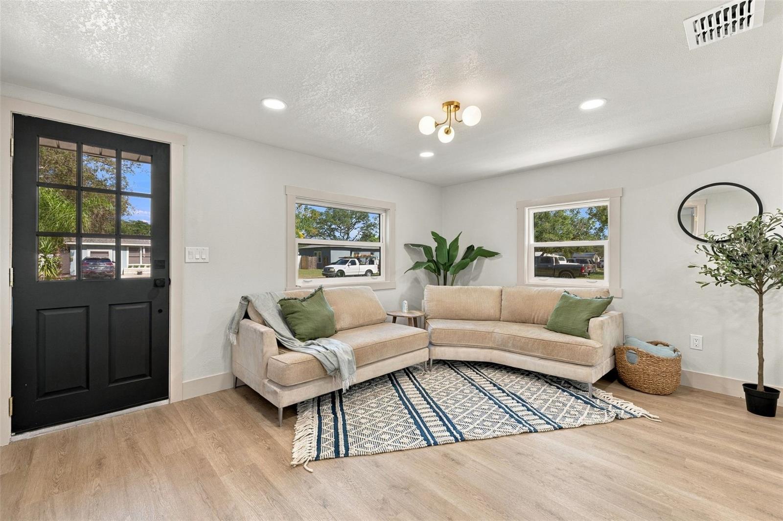 5160 45TH AVENUE N, St Petersburg, FL 33709