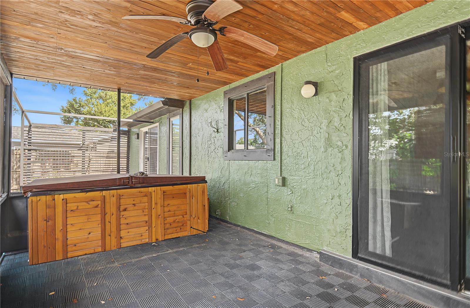 608 TIMBER BAY CIRCLE E, Oldsmar, FL 34677