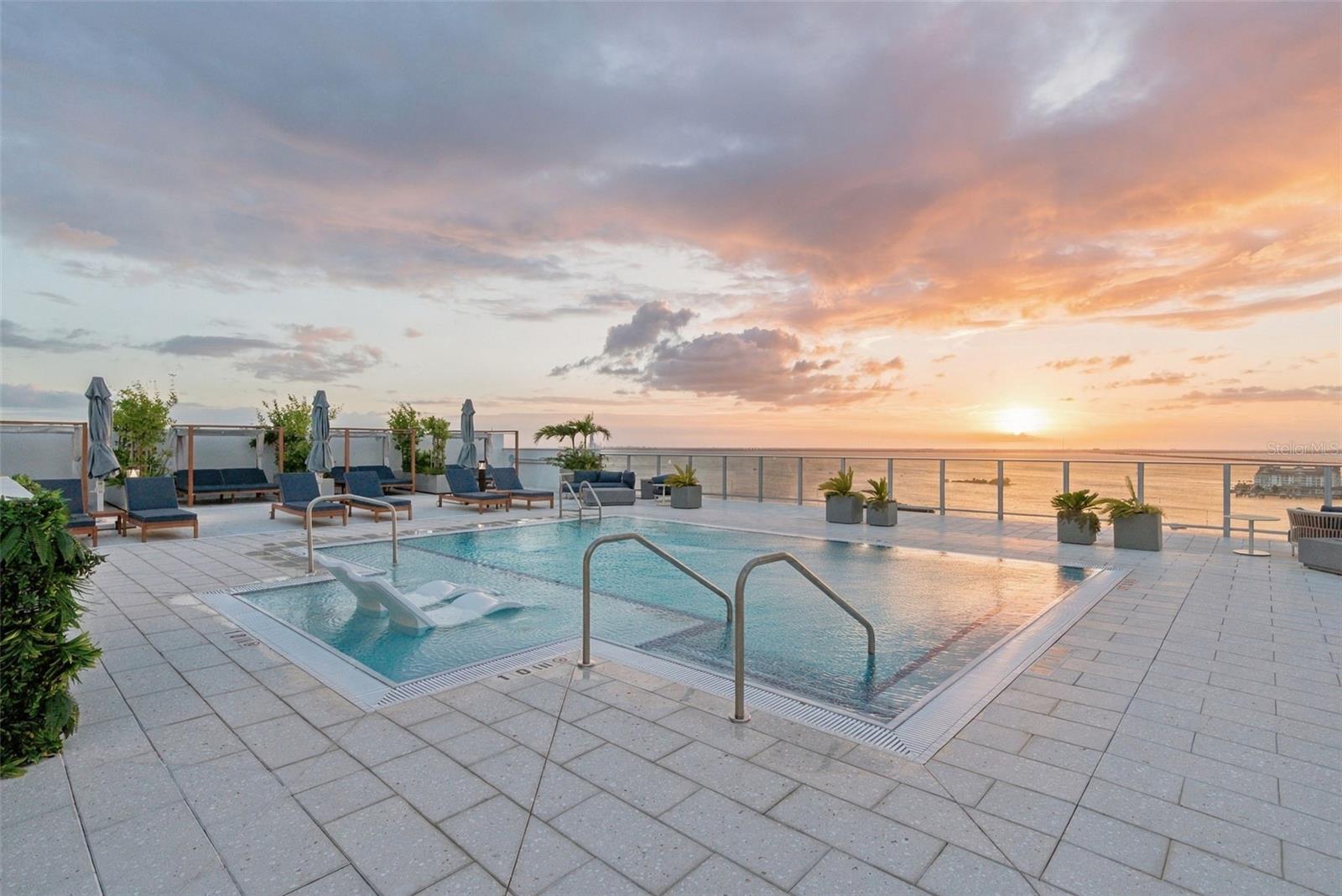 Roof top pool