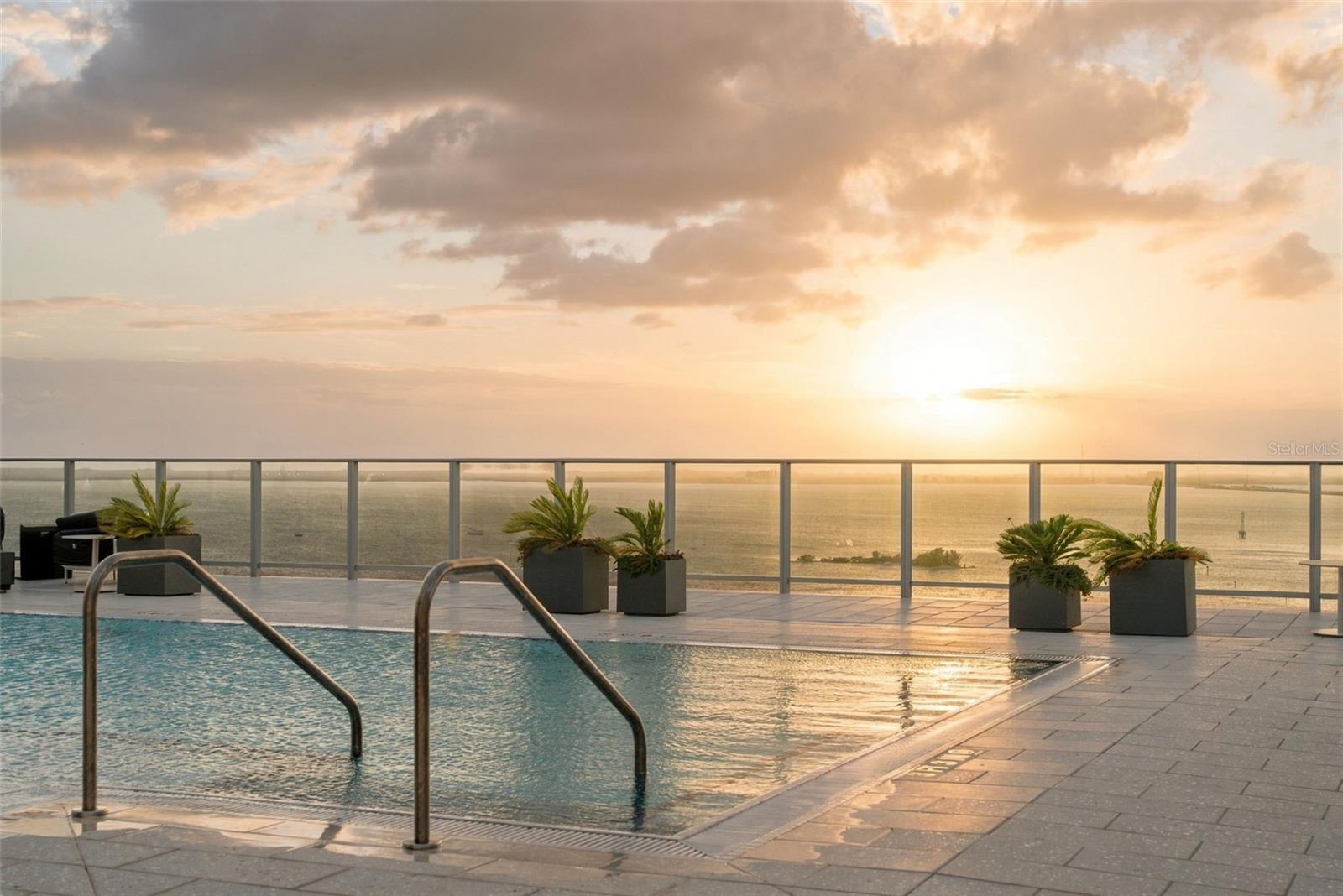 Roof top pool