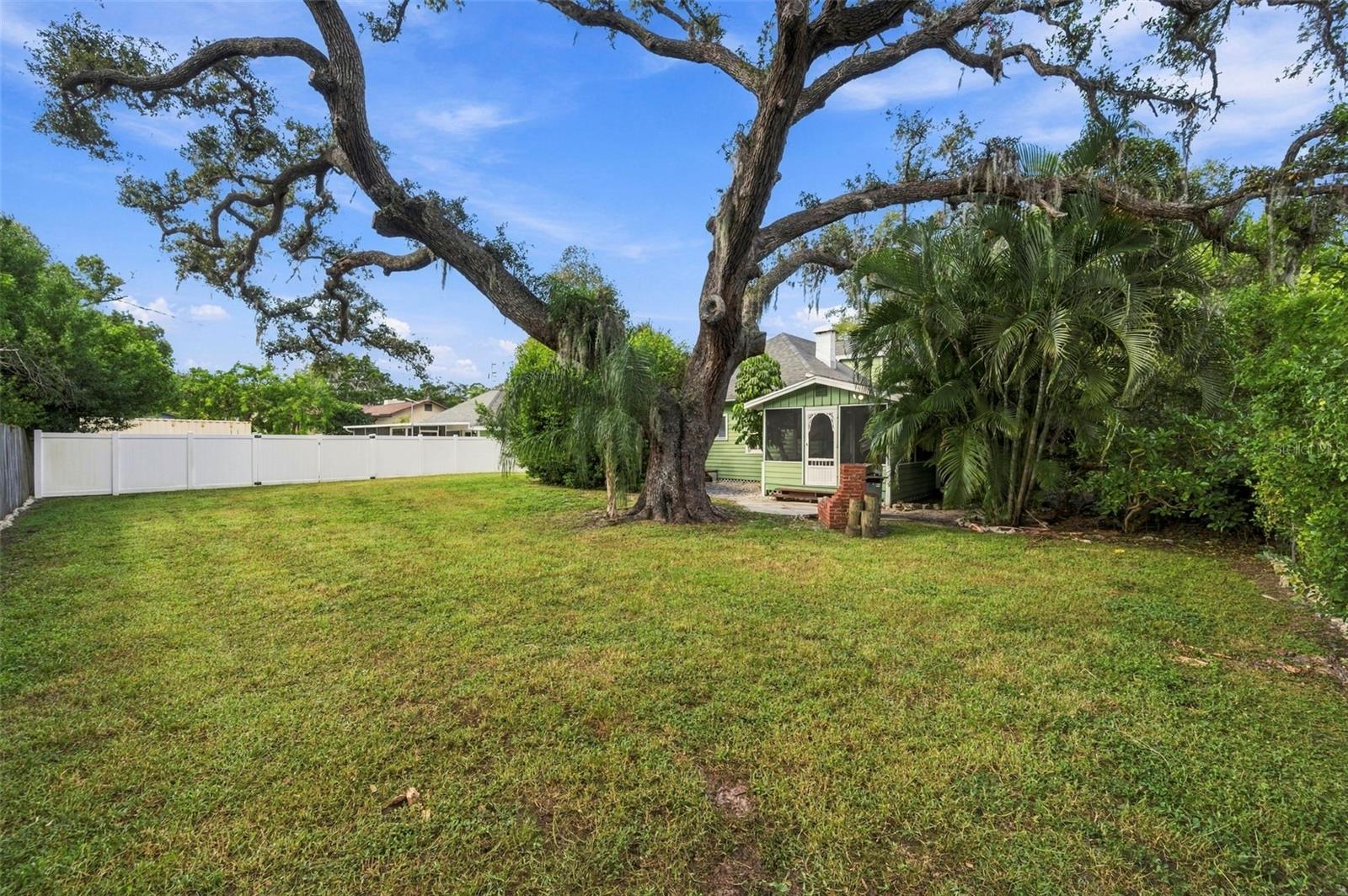 10350 54TH AVENUE N, St Petersburg, FL 33708