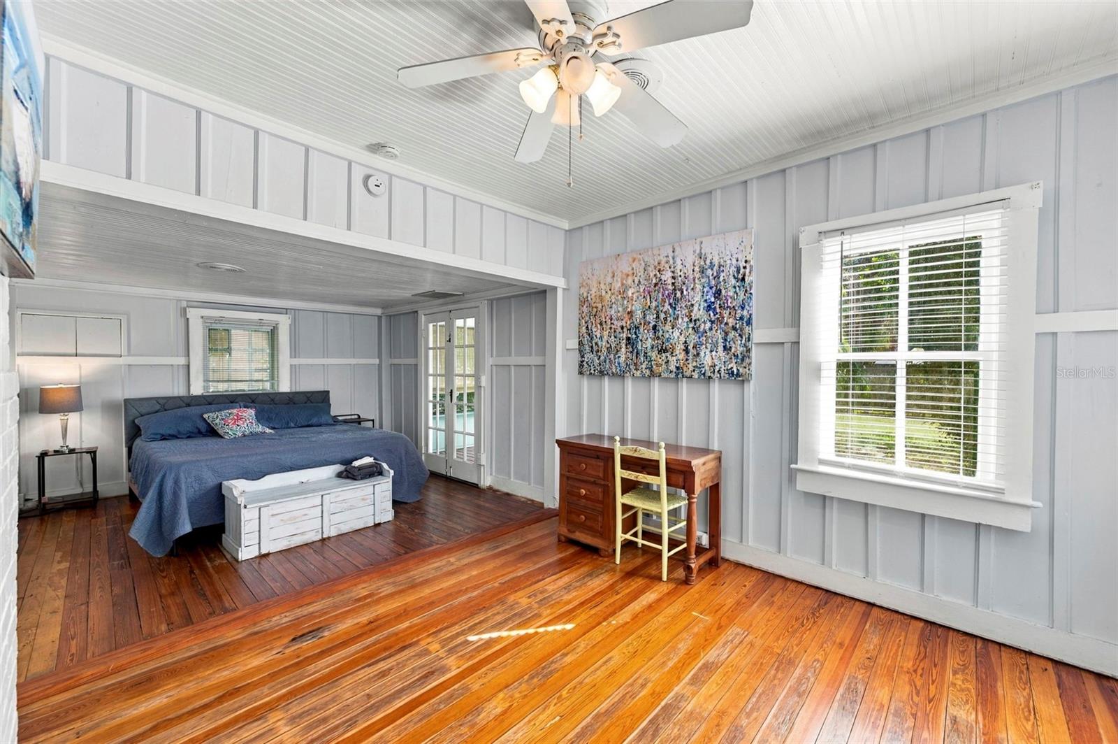 10350 54TH AVENUE N, St Petersburg, FL 33708