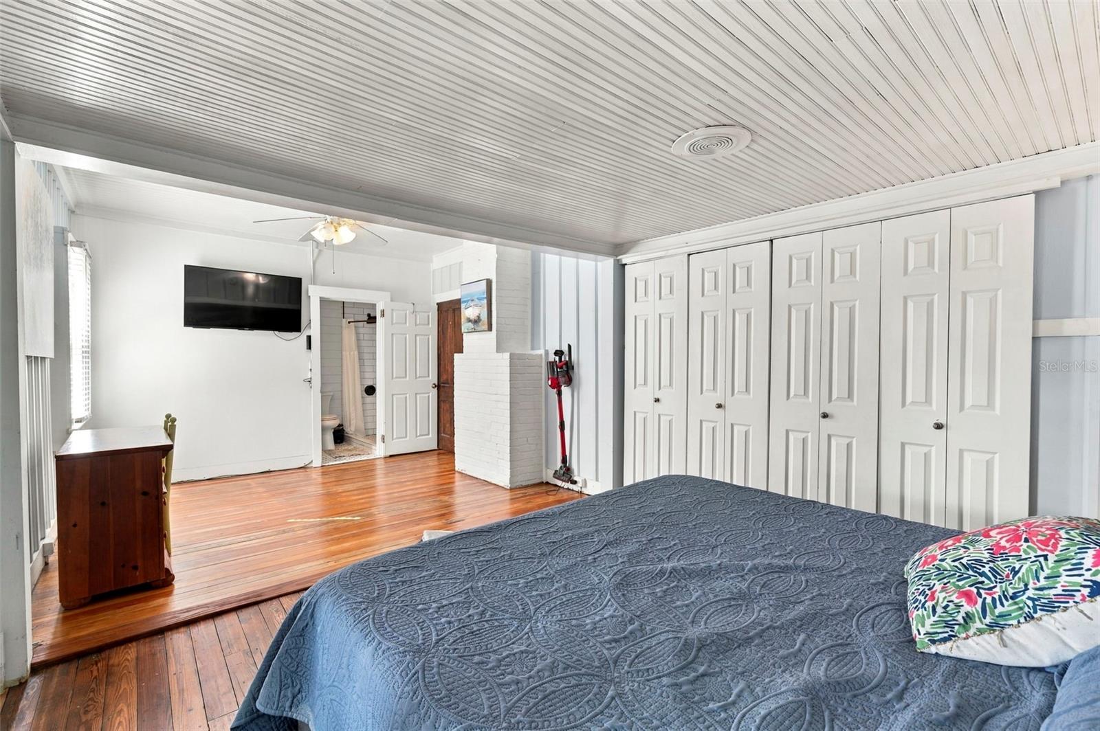 10350 54TH AVENUE N, St Petersburg, FL 33708