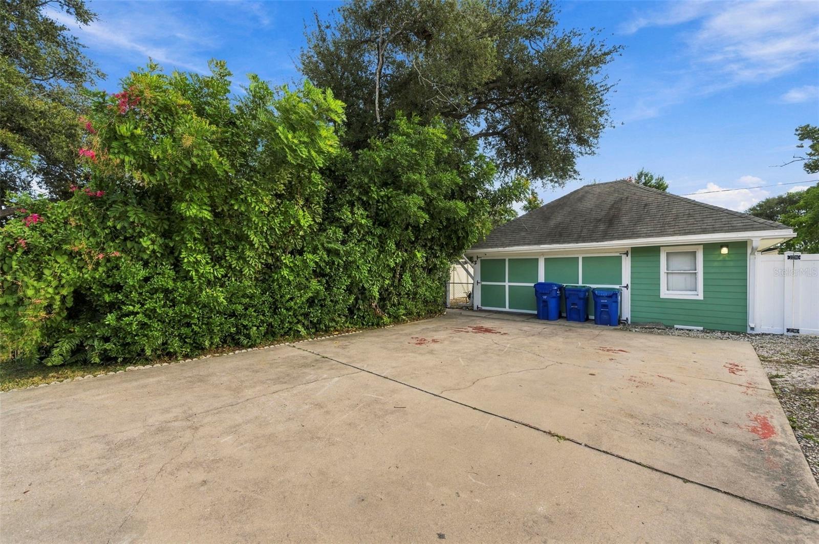 10350 54TH AVENUE N, St Petersburg, FL 33708