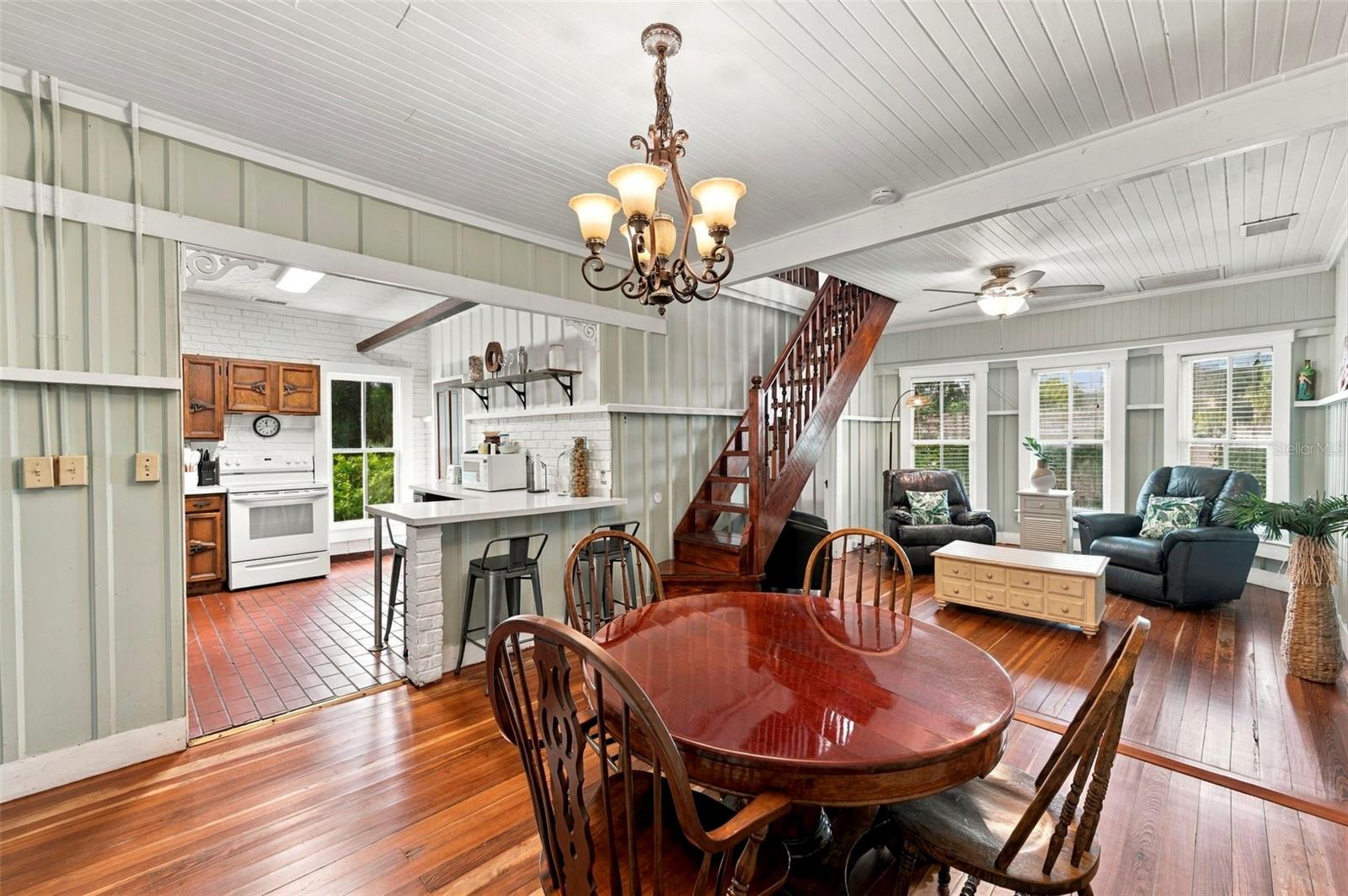 10350 54TH AVENUE N, St Petersburg, FL 33708