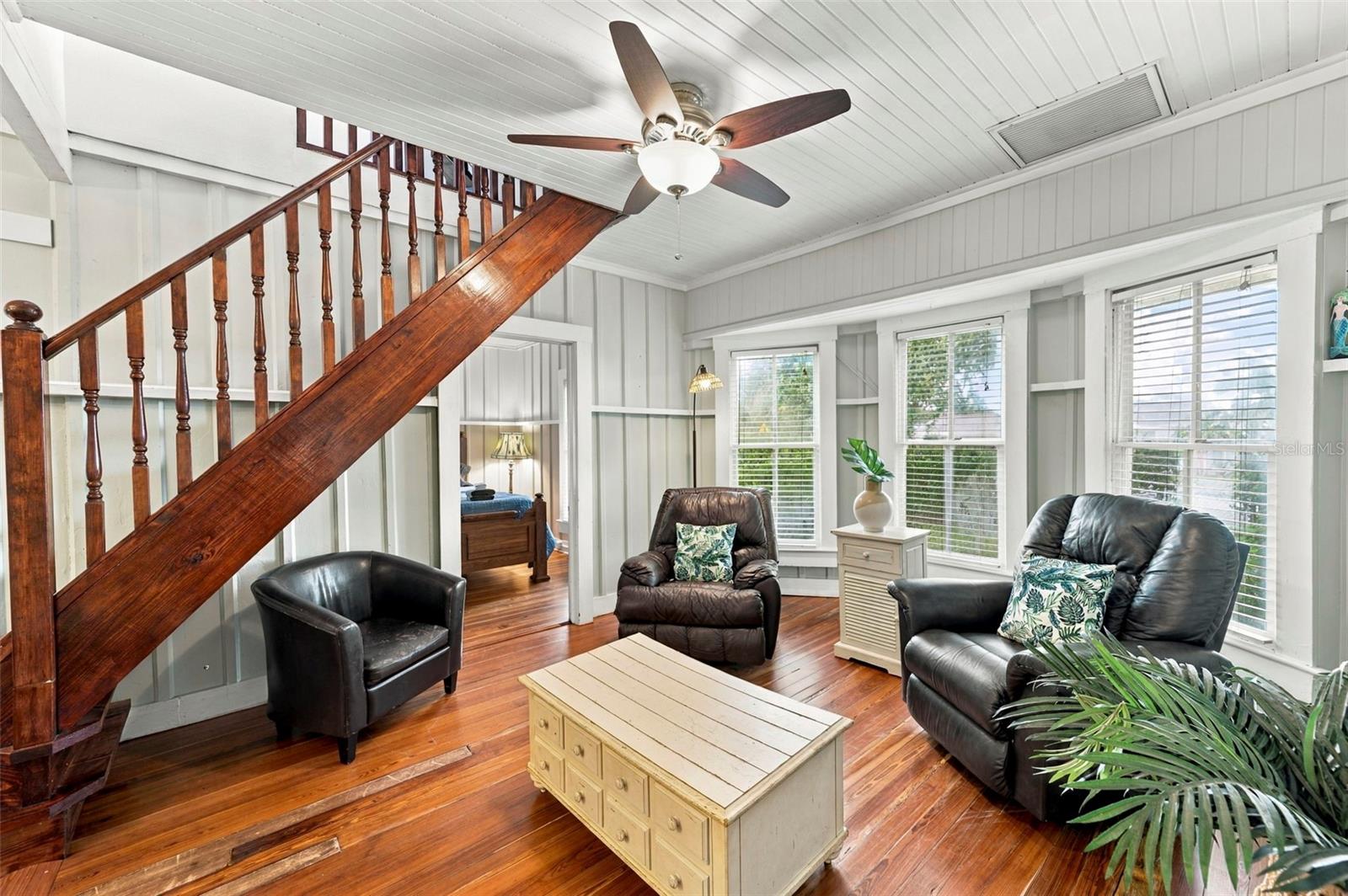 10350 54TH AVENUE N, St Petersburg, FL 33708