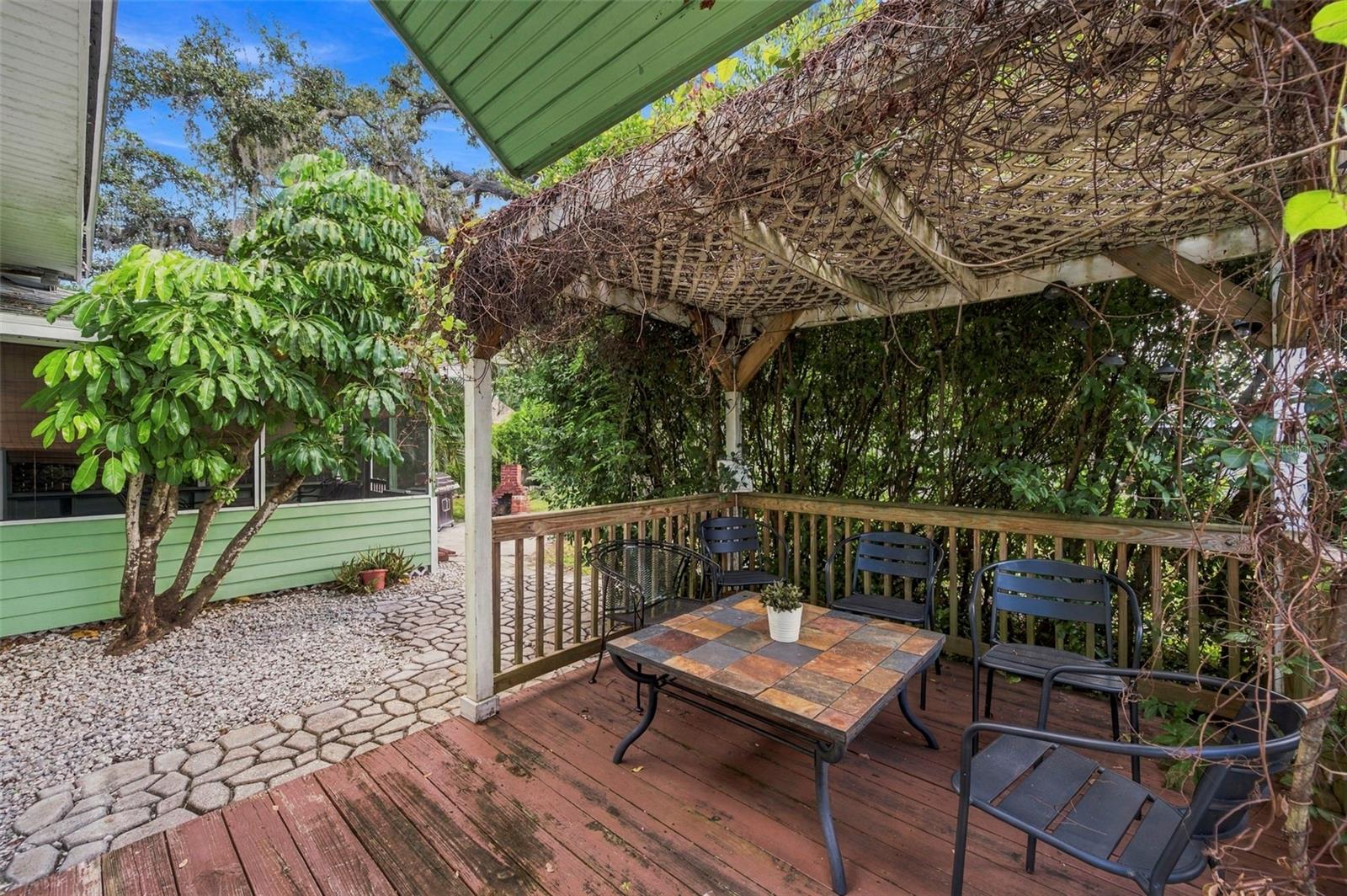 10350 54TH AVENUE N, St Petersburg, FL 33708