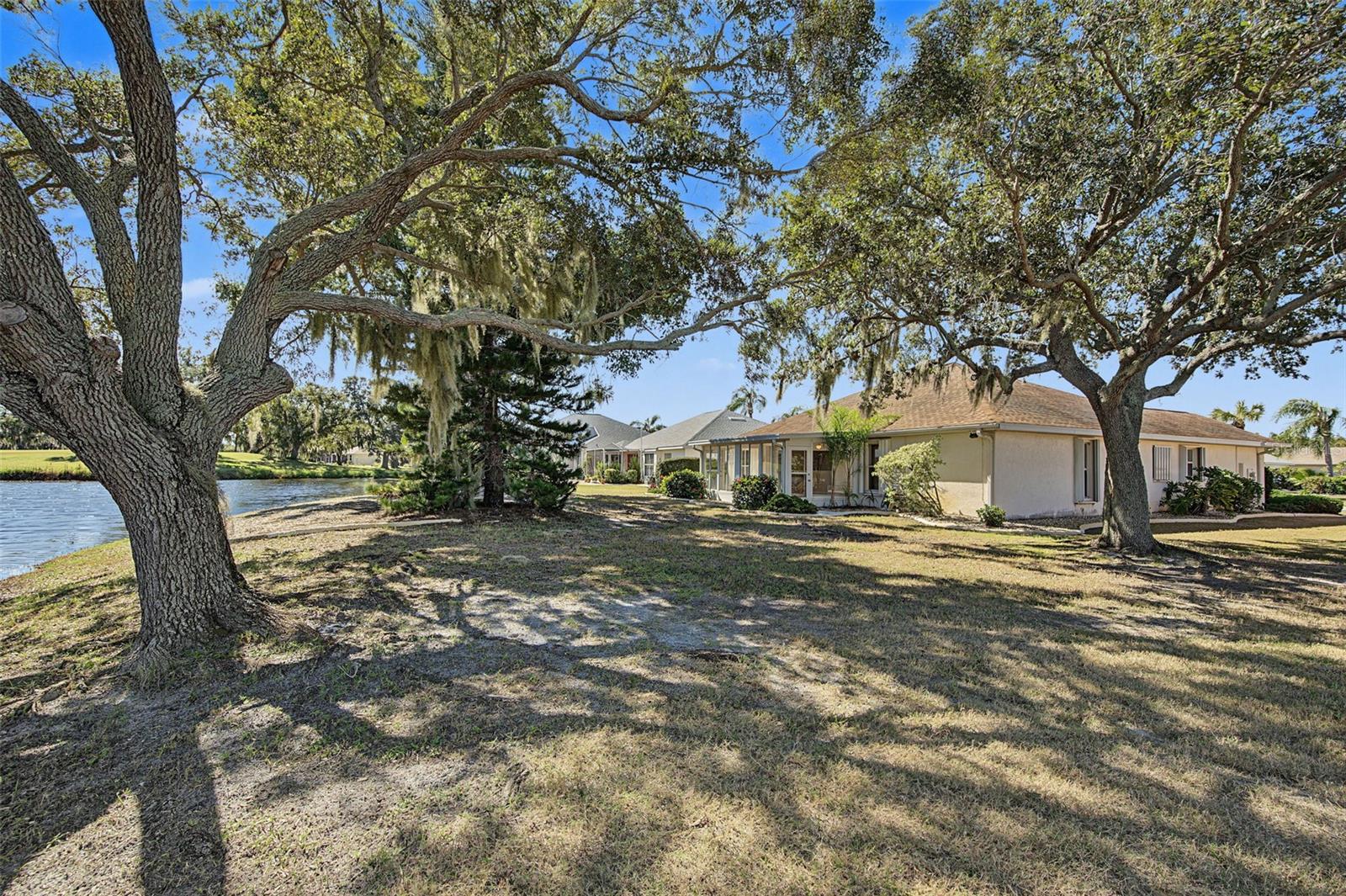2113 STERLING GLEN COURT, Sun City Center, FL 33573