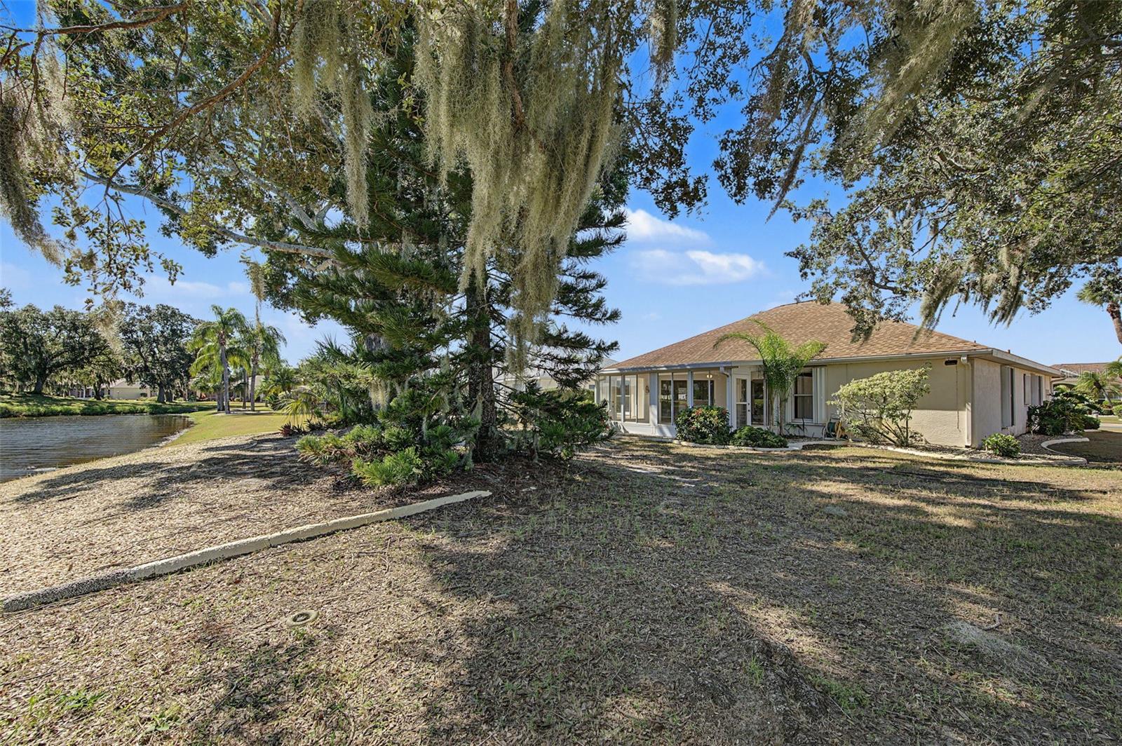 2113 STERLING GLEN COURT, Sun City Center, FL 33573