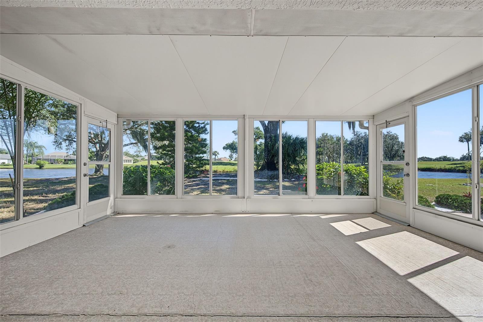2113 STERLING GLEN COURT, Sun City Center, FL 33573