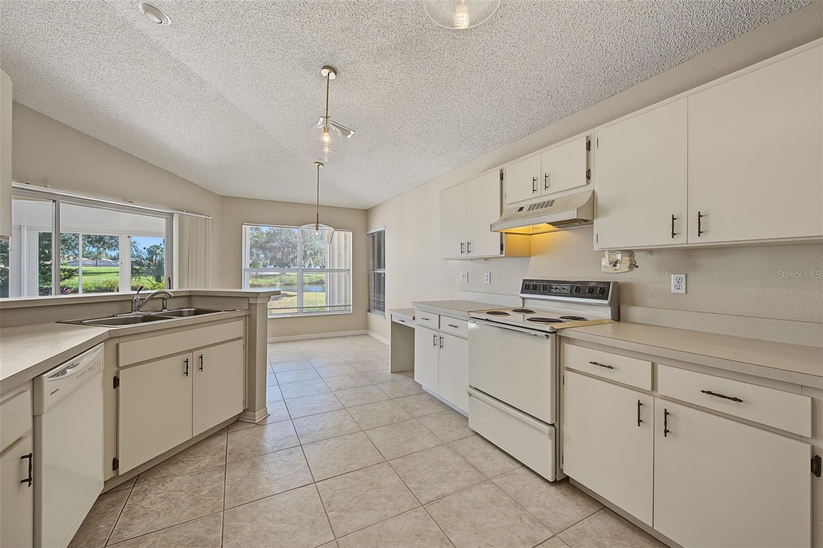 2113 STERLING GLEN COURT, Sun City Center, FL 33573