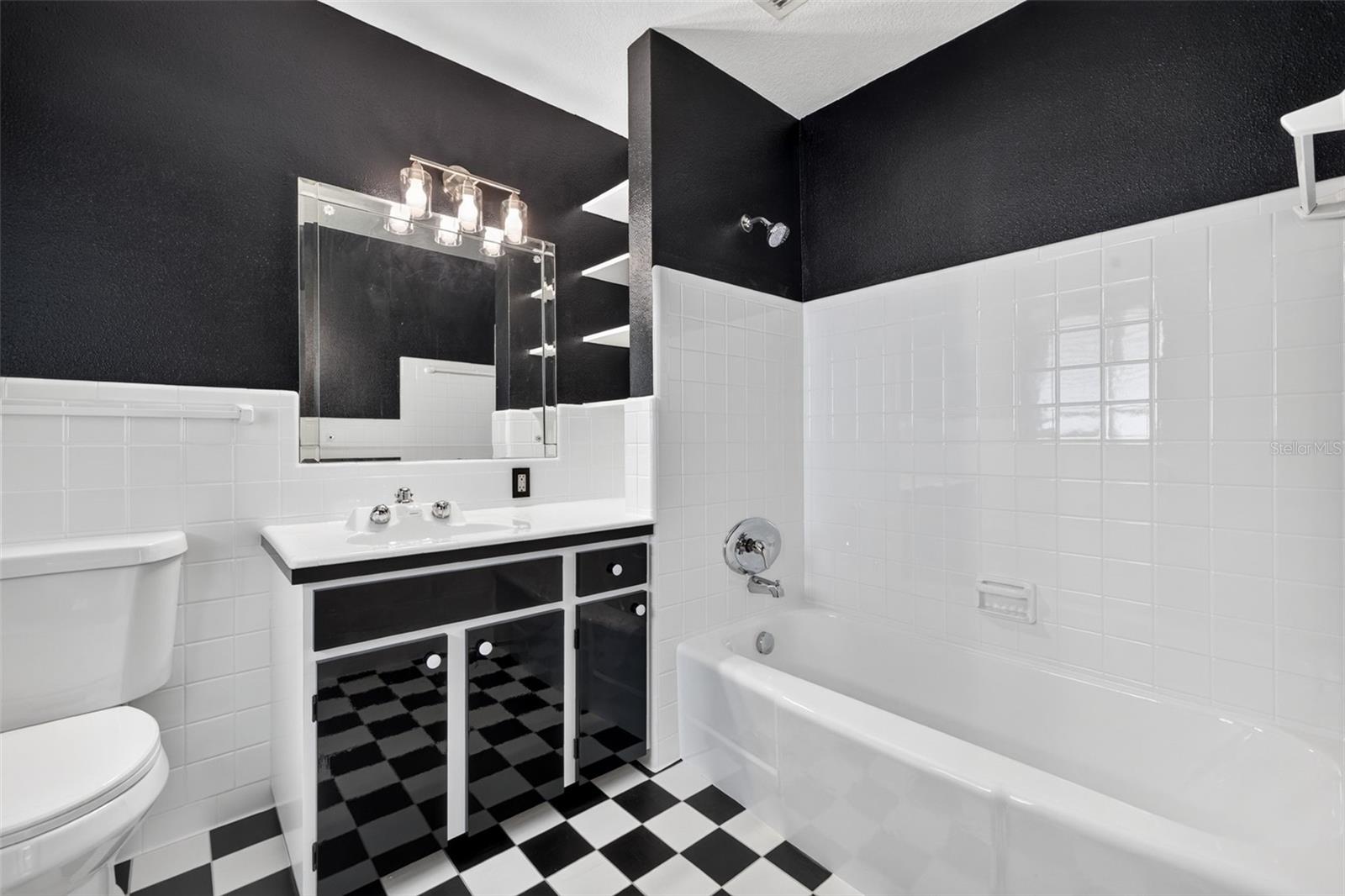 Secondary en-suite bathroom