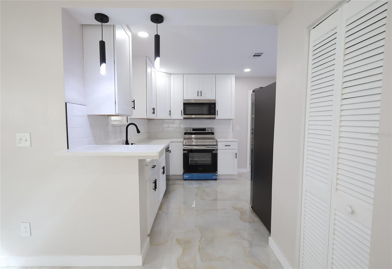 600 N EASTSIDE DRIVE, Lakeland, FL 33801 600 N EASTSIDE DRIVE, Lakeland, FL 33801