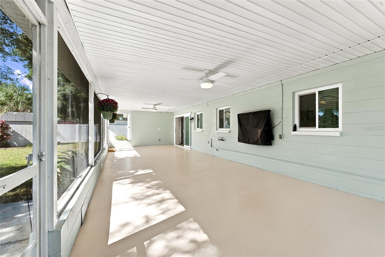 1864 74TH AVENUE N, St Petersburg, FL 33702