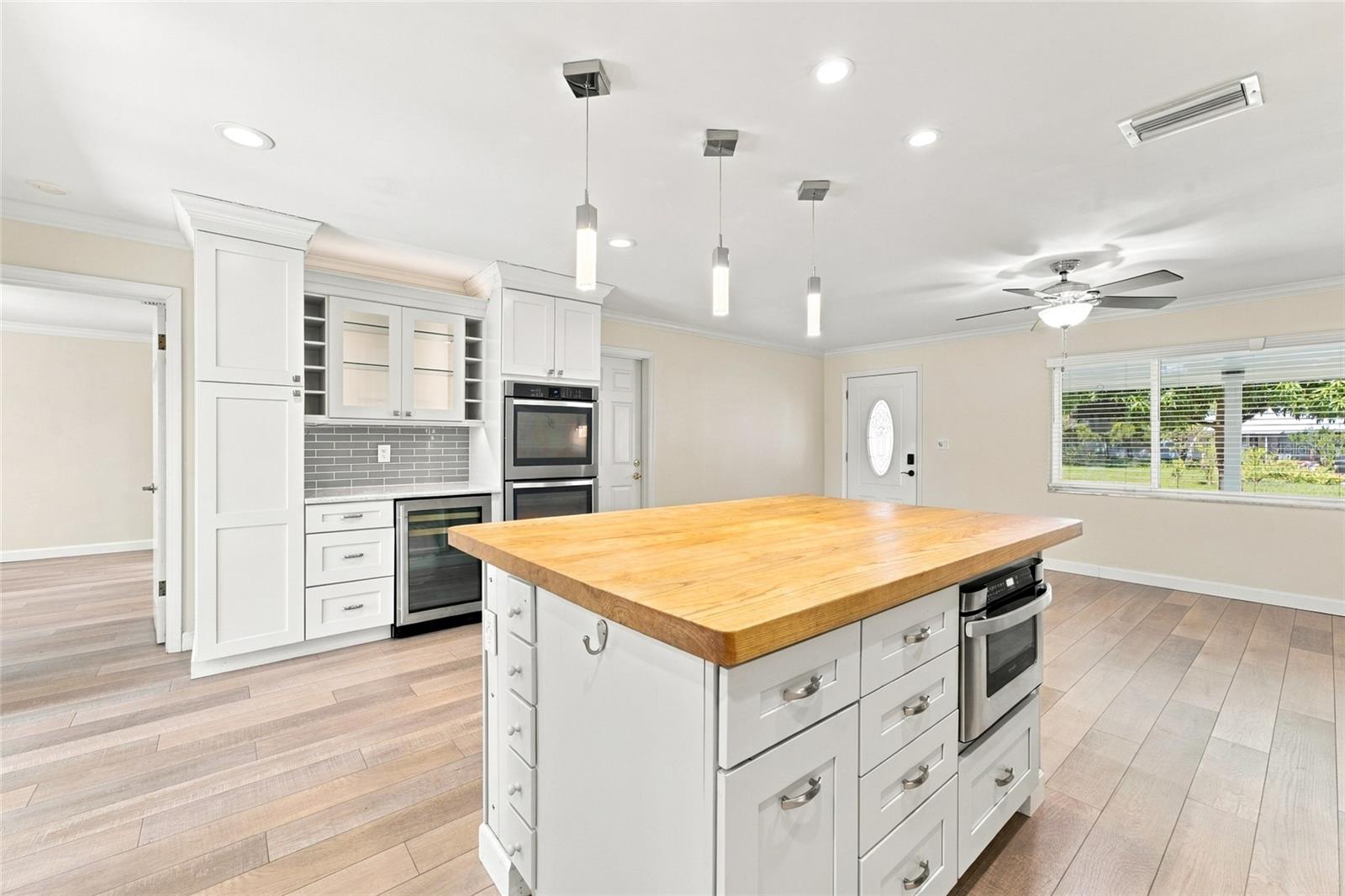 1864 74TH AVENUE N, St Petersburg, FL 33702