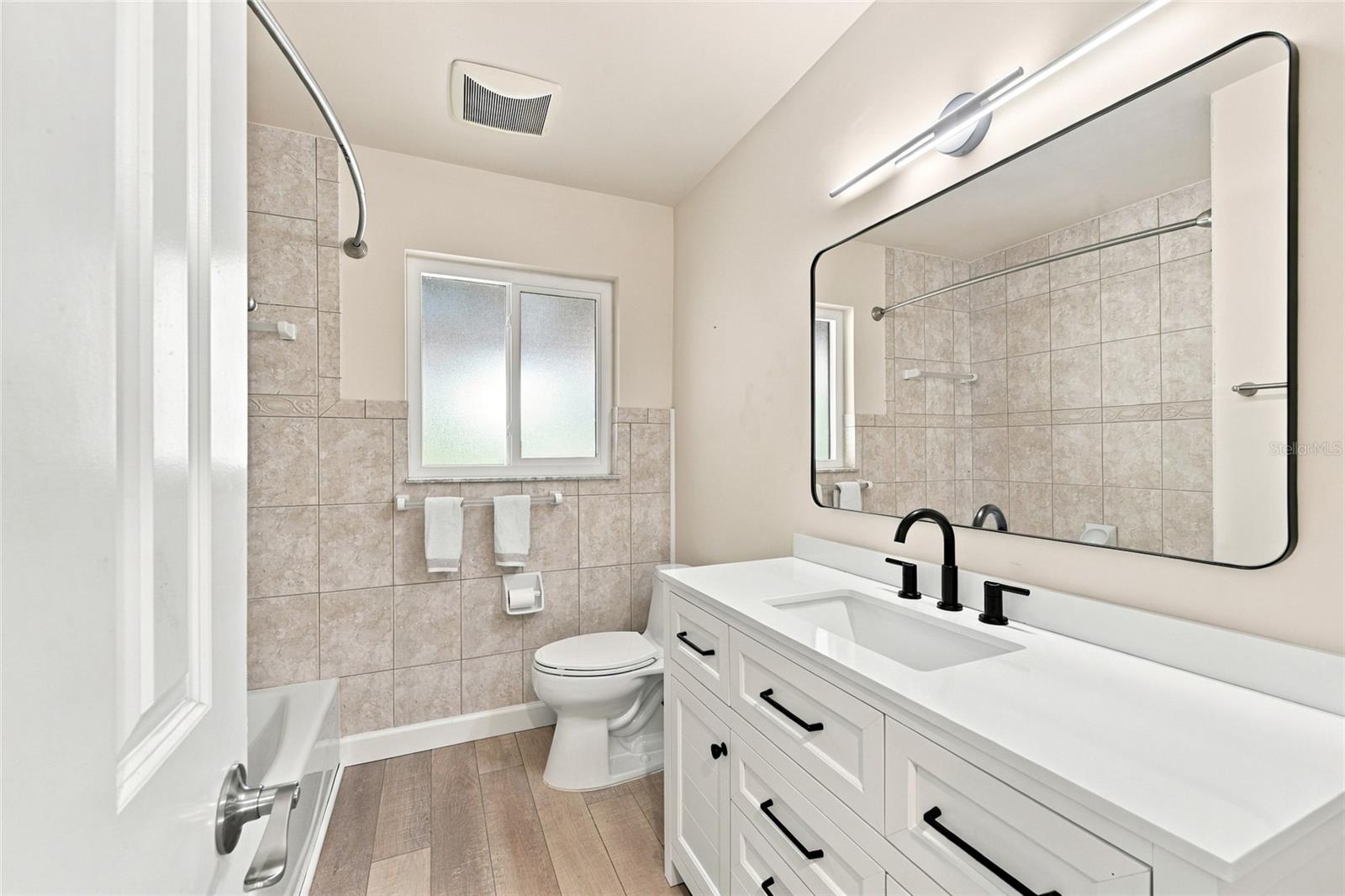 Shared Hall Bath for Split Plan Bedrooms