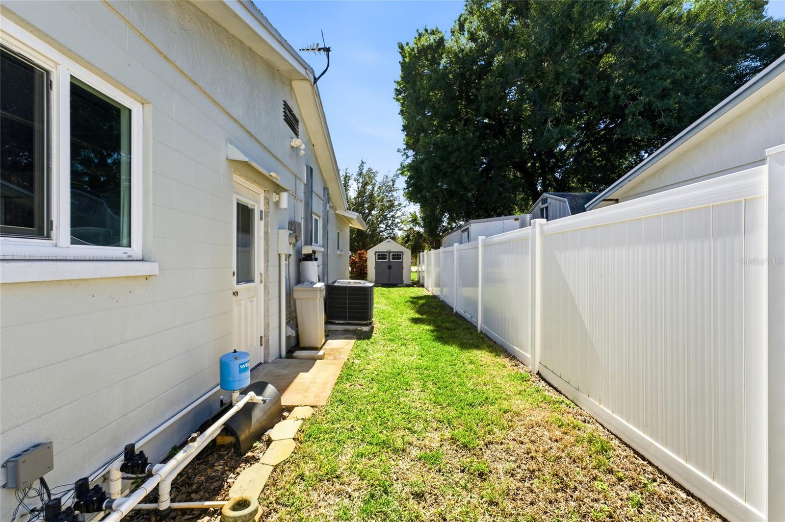 1864 74TH AVENUE N, St Petersburg, FL 33702